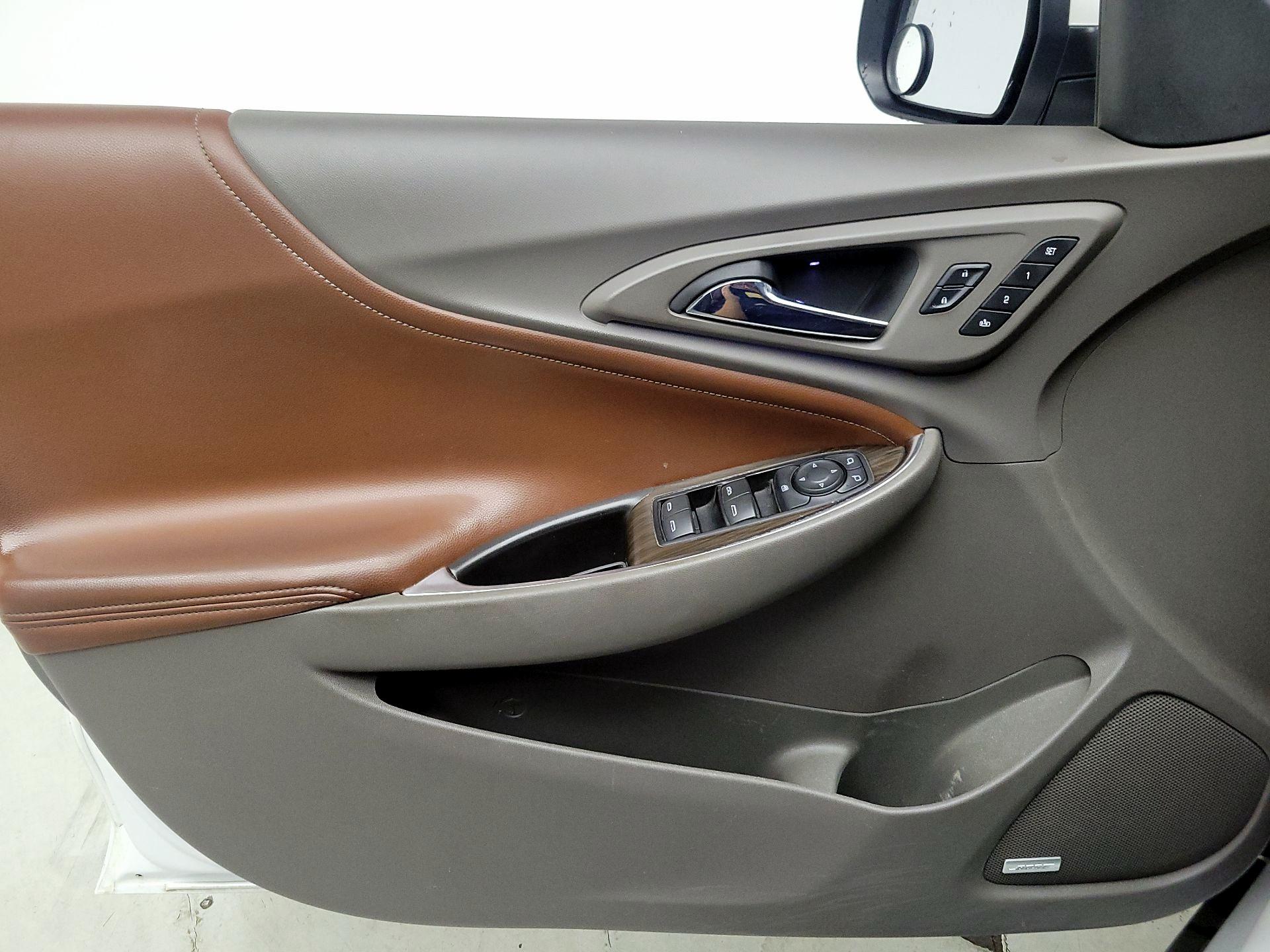 Thumbnail: 2016 Chevrolet Malibu - 12