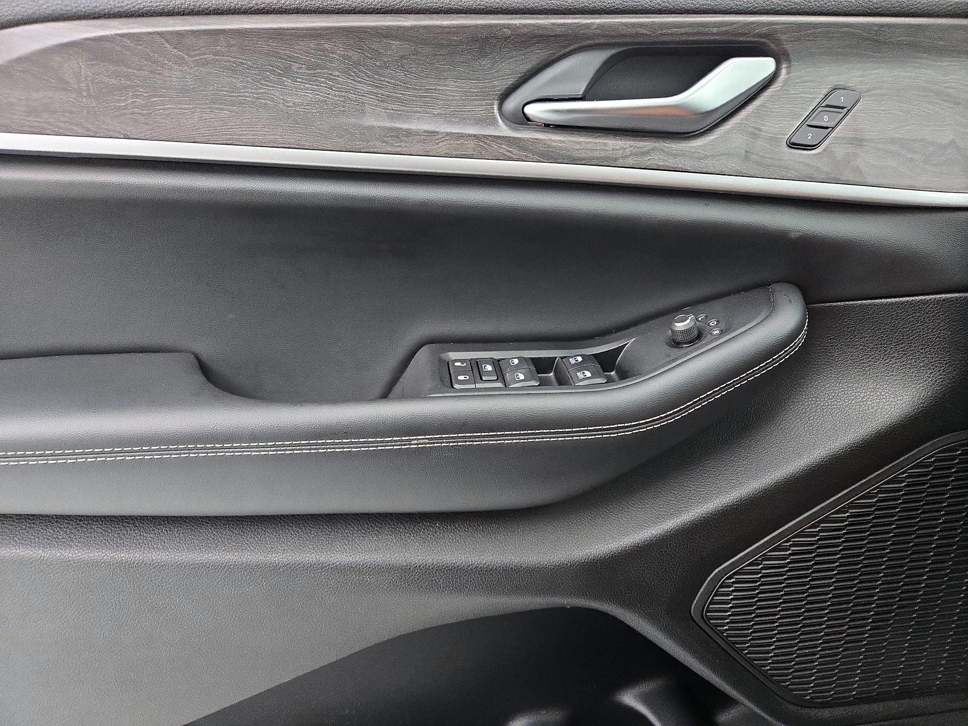 Thumbnail: 2023 Jeep Grand Cherokee - 12