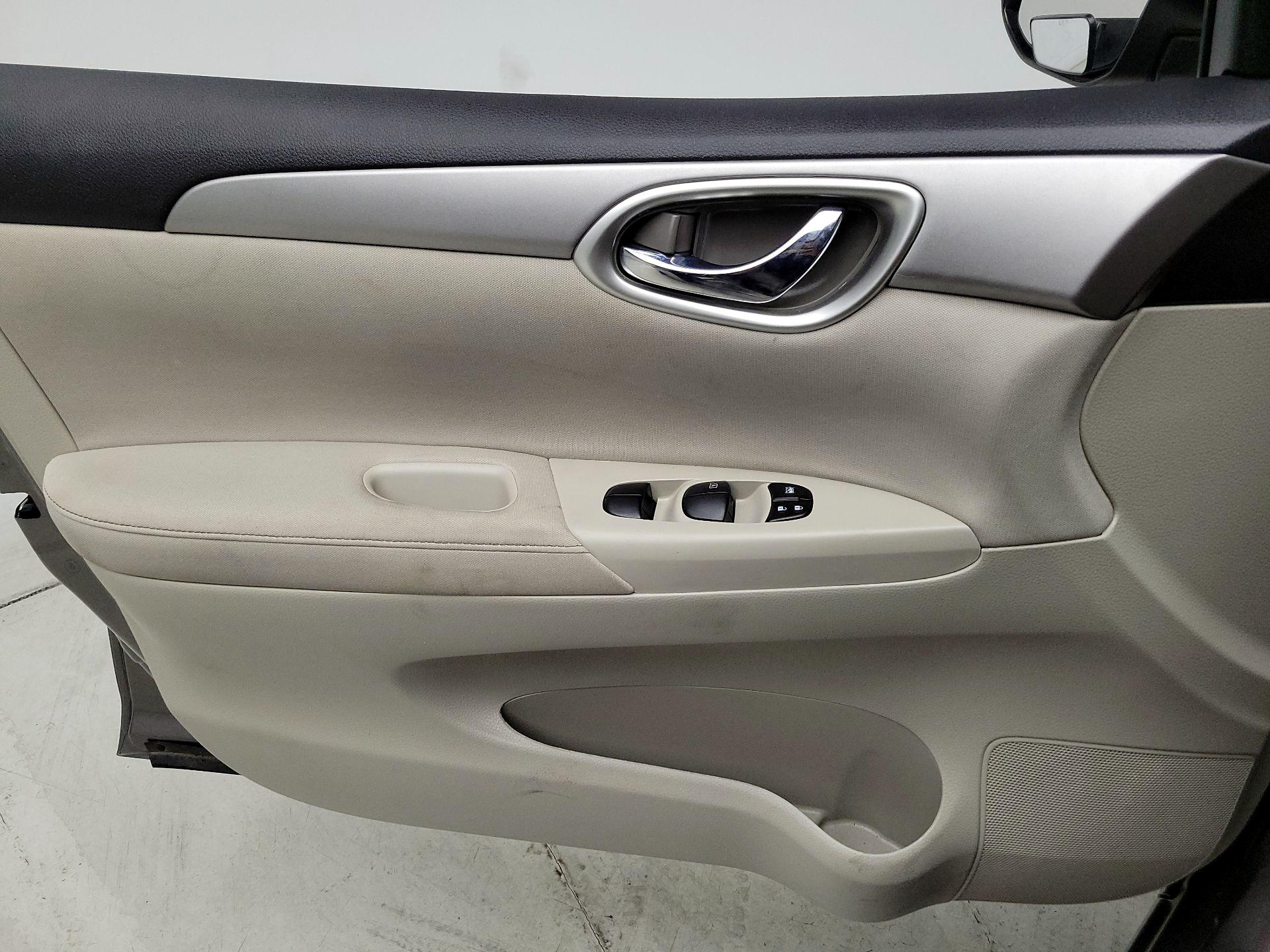 Thumbnail: 2015 Nissan Sentra - 12