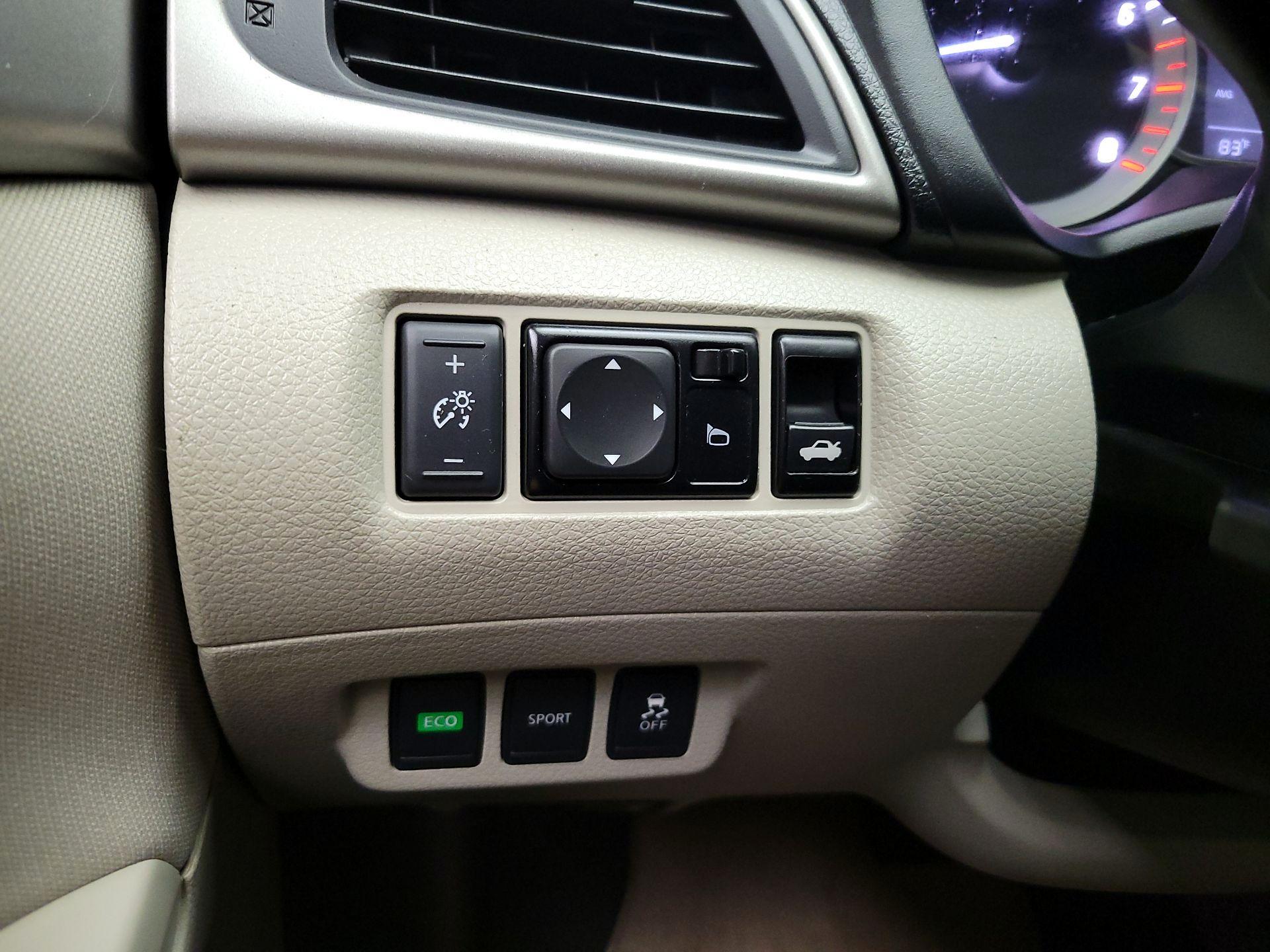 Thumbnail: 2015 Nissan Sentra - 13