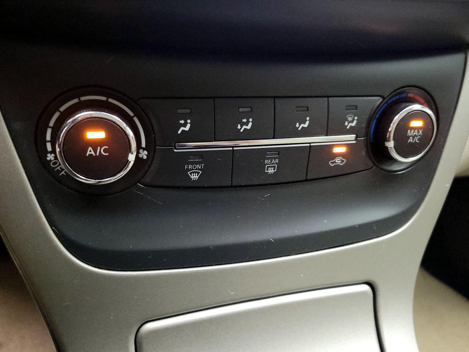 Thumbnail: 2015 Nissan Sentra - 17