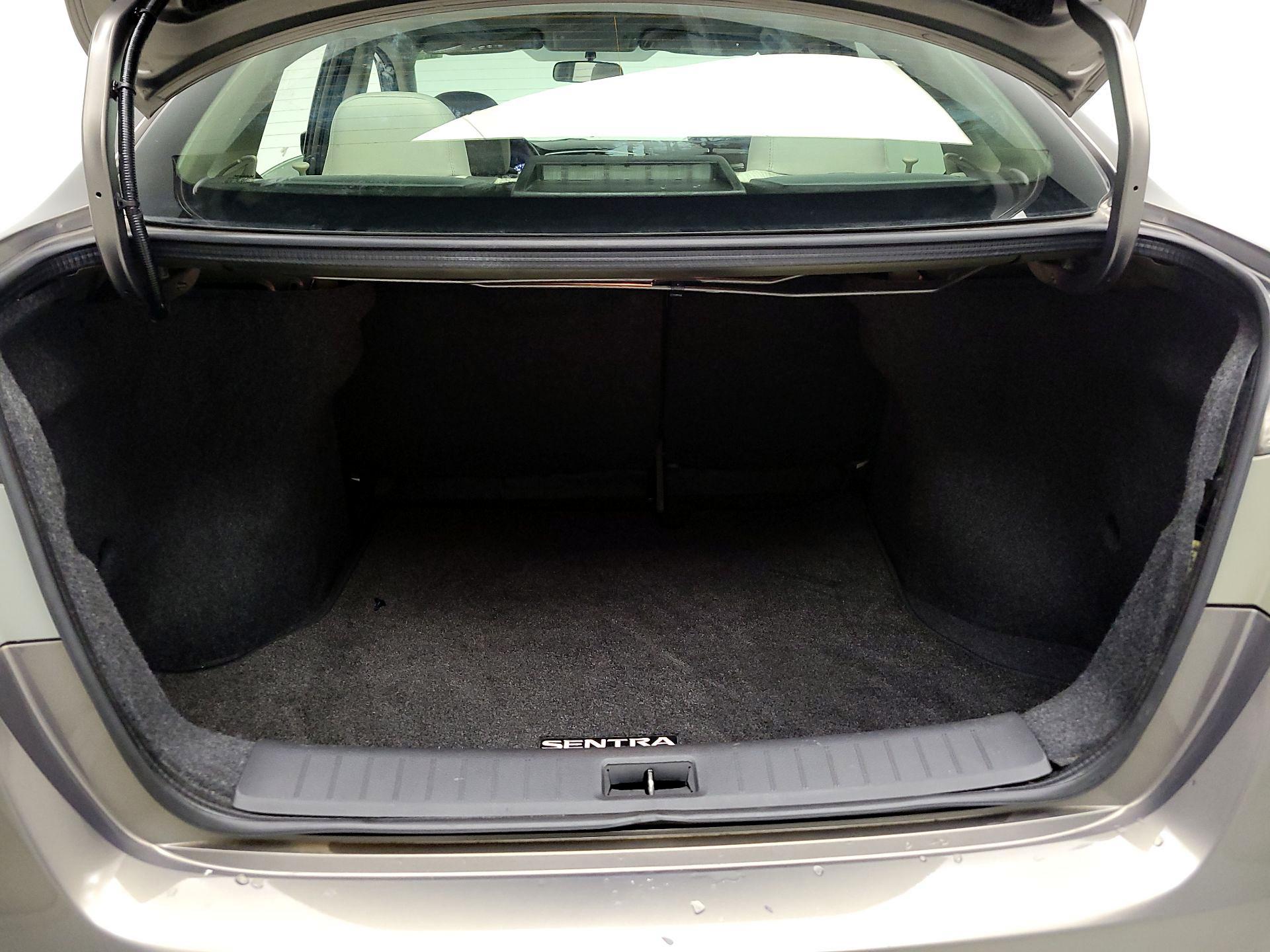 Thumbnail: 2015 Nissan Sentra - 20