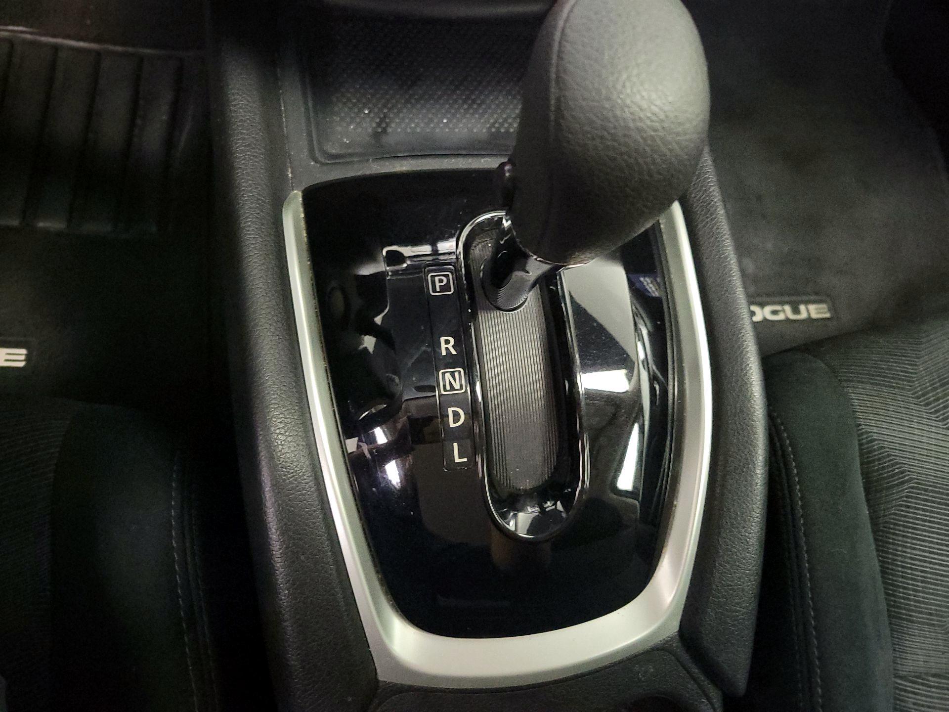 Thumbnail: 2015 Nissan Rogue - 18