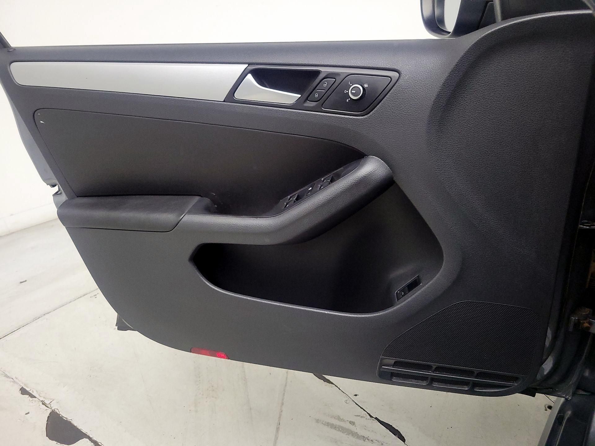 Thumbnail: 2014 Volkswagen Jetta - 12