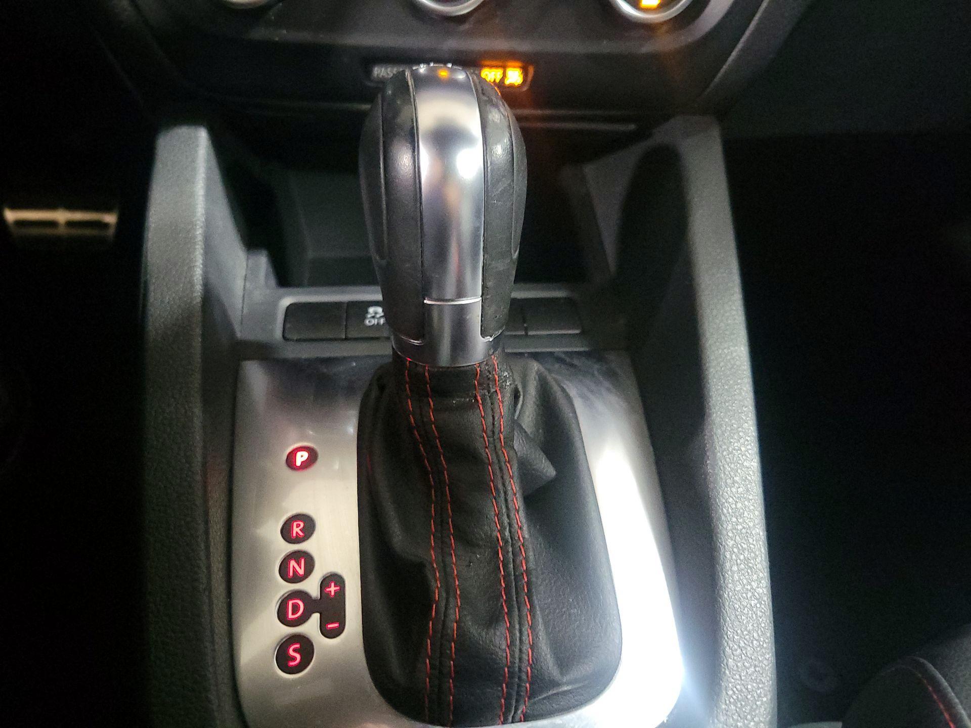 Thumbnail: 2014 Volkswagen Jetta - 15