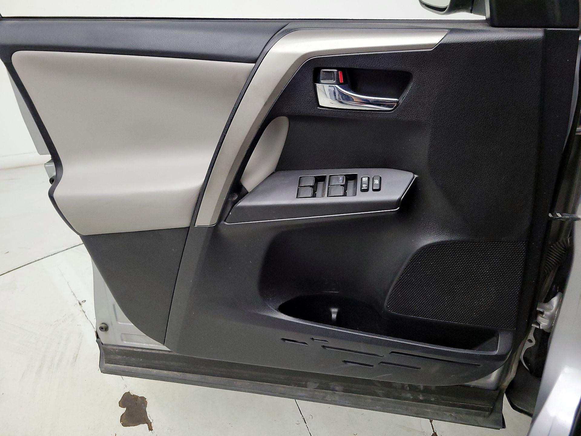Thumbnail: 2017 Toyota RAV4 - 12