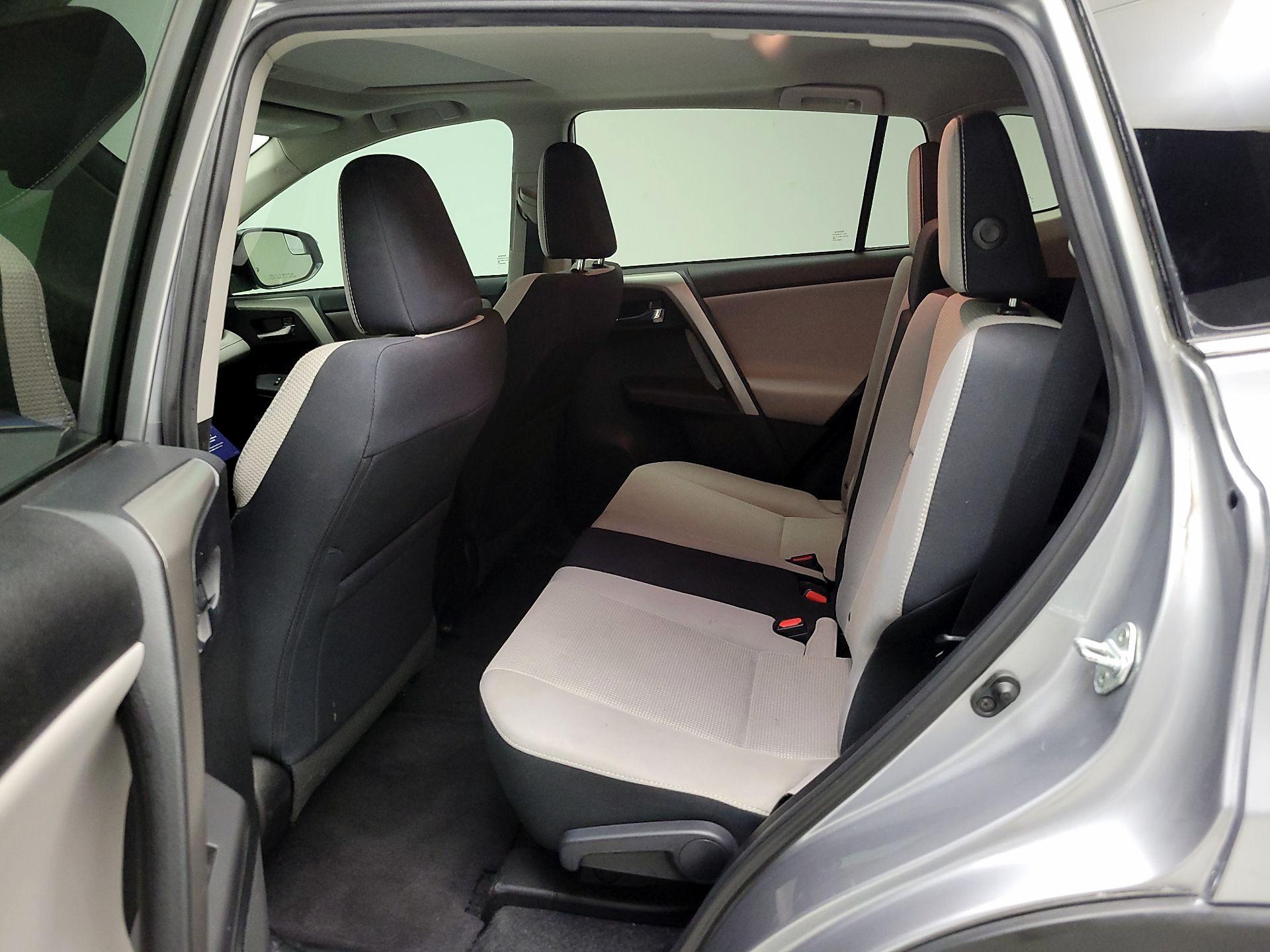 Thumbnail: 2017 Toyota RAV4 - 20