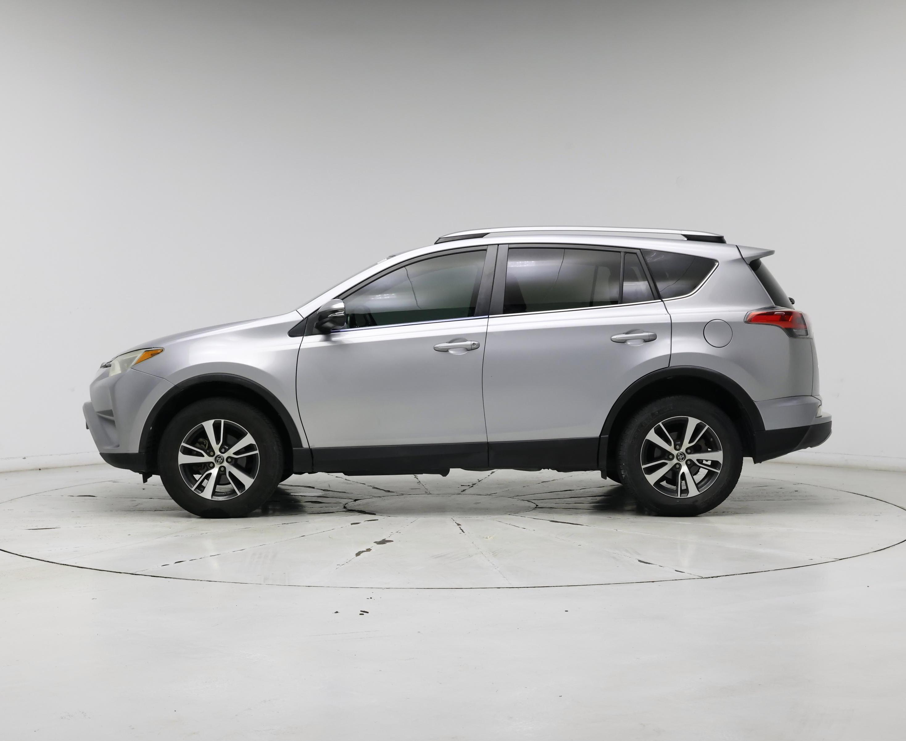 Thumbnail: 2017 Toyota RAV4 - 3