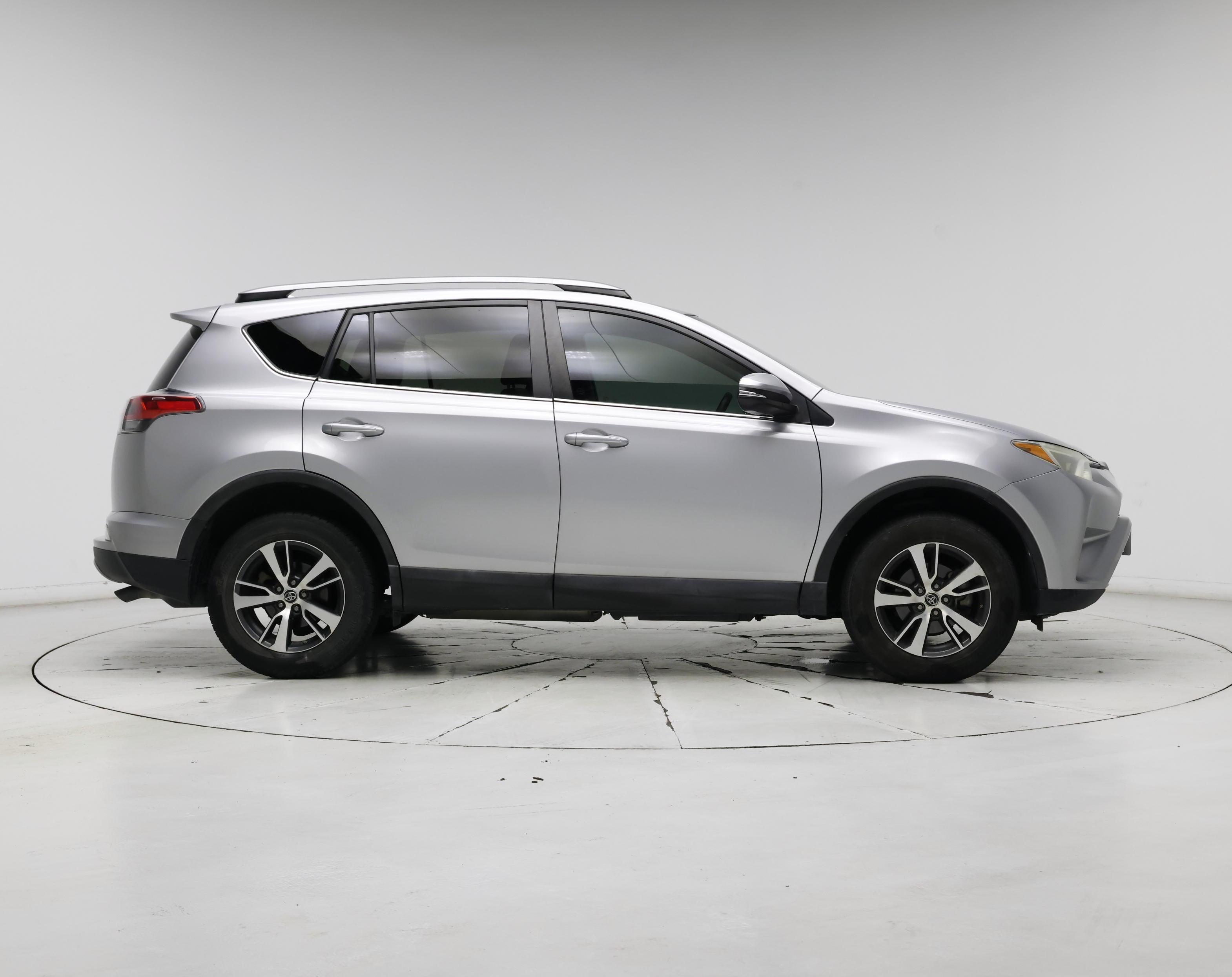 Thumbnail: 2017 Toyota RAV4 - 7