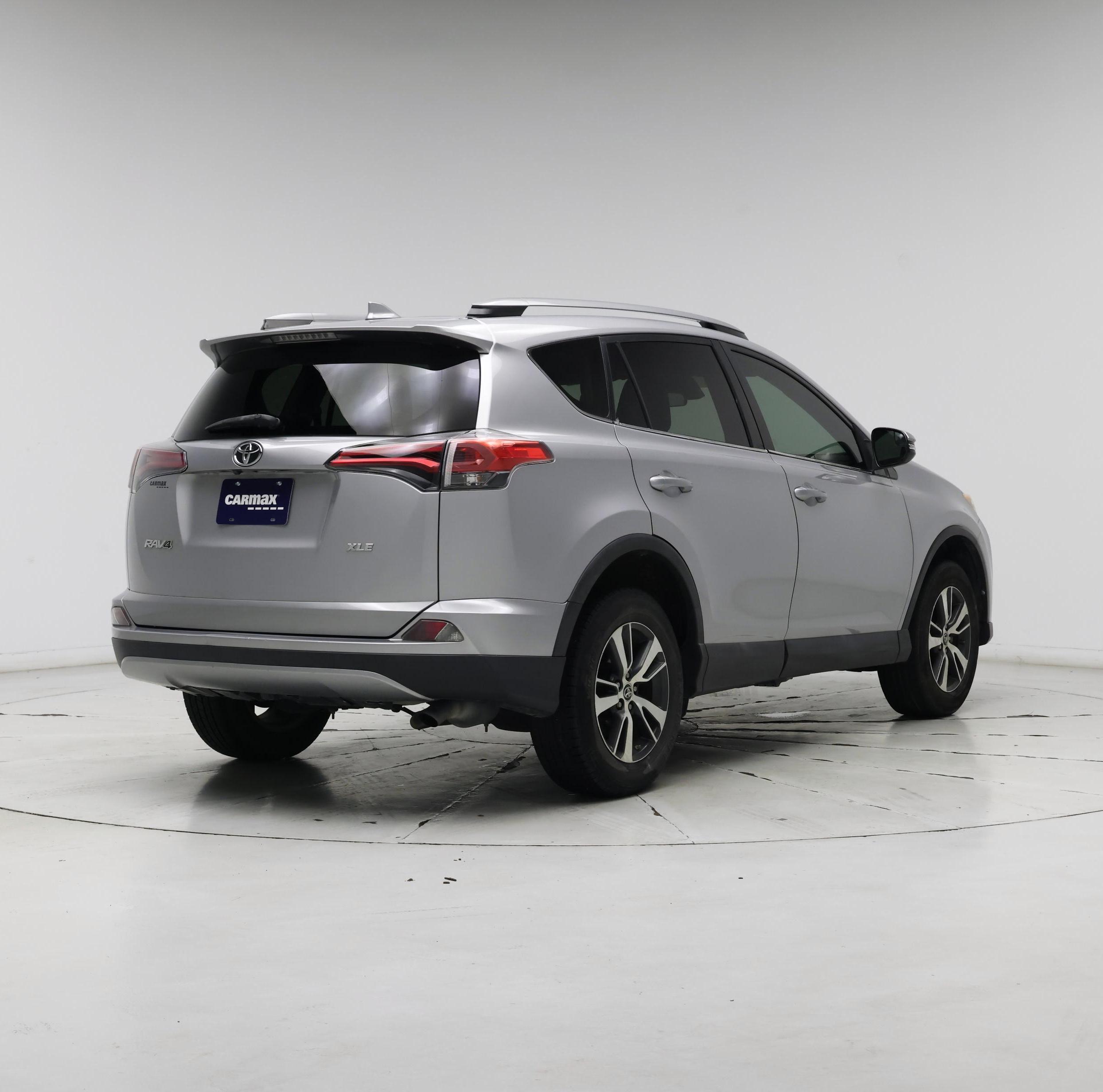 Thumbnail: 2017 Toyota RAV4 - 8