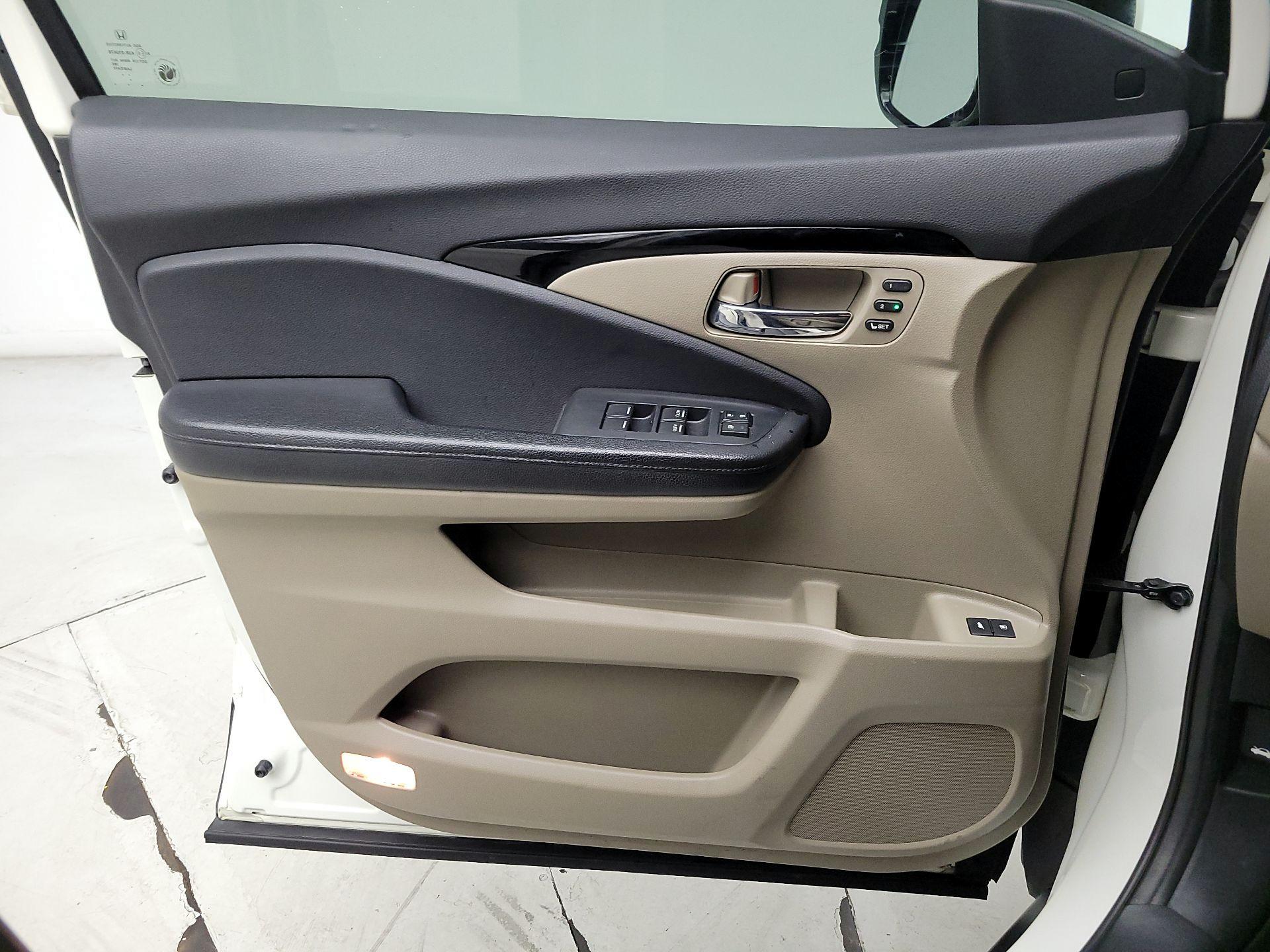 Thumbnail: 2016 Honda Pilot - 12