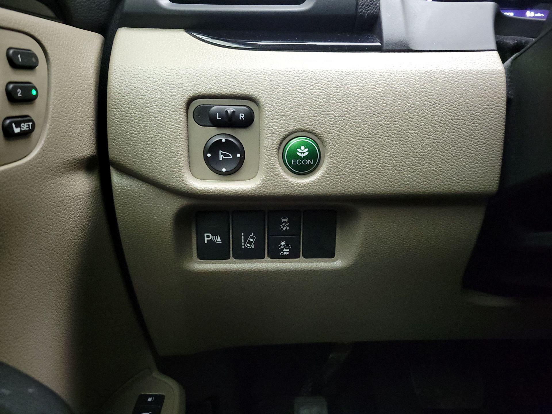 Thumbnail: 2016 Honda Pilot - 13