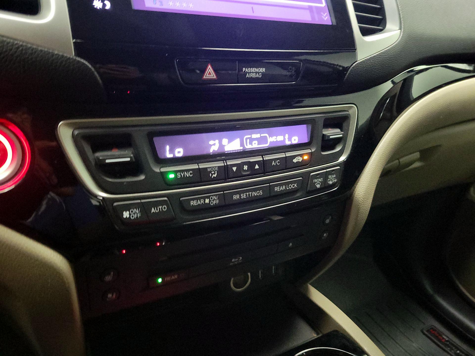Thumbnail: 2016 Honda Pilot - 16