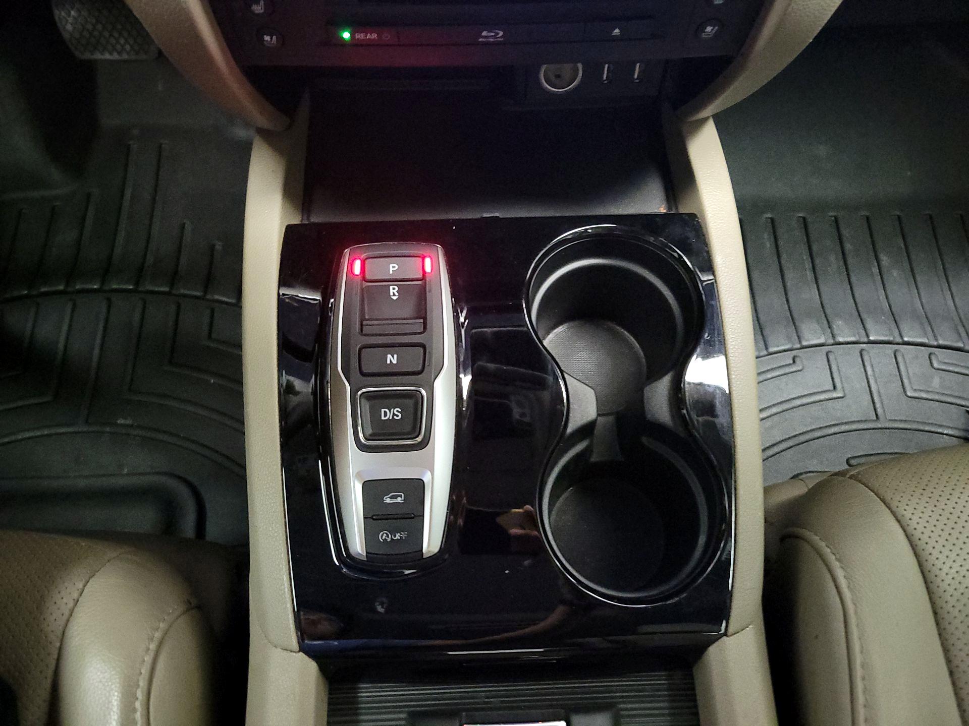 Thumbnail: 2016 Honda Pilot - 17