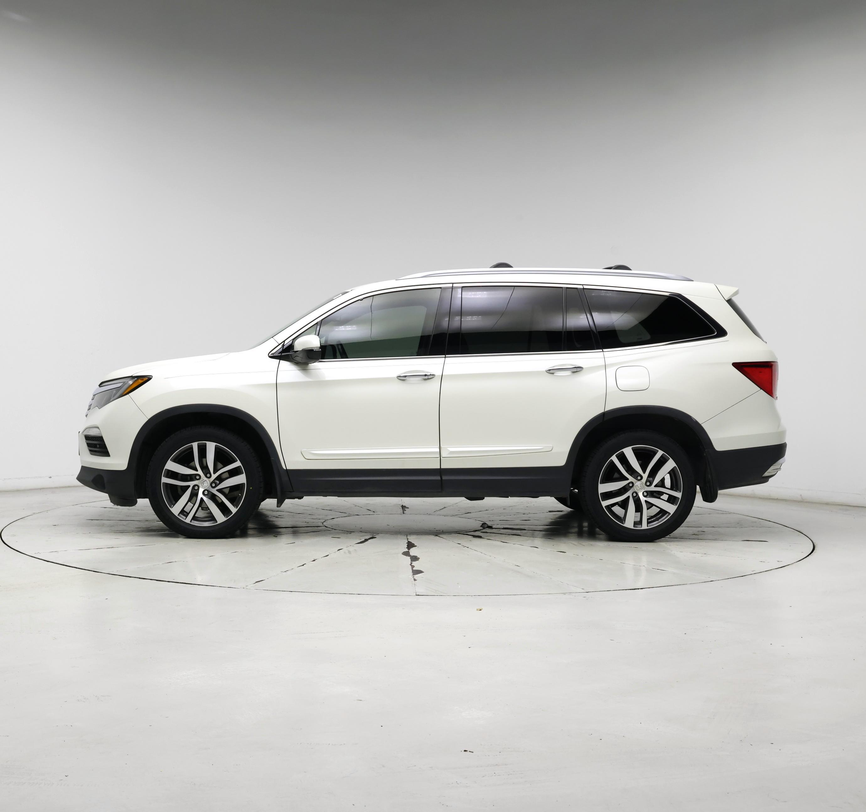 Thumbnail: 2016 Honda Pilot - 3