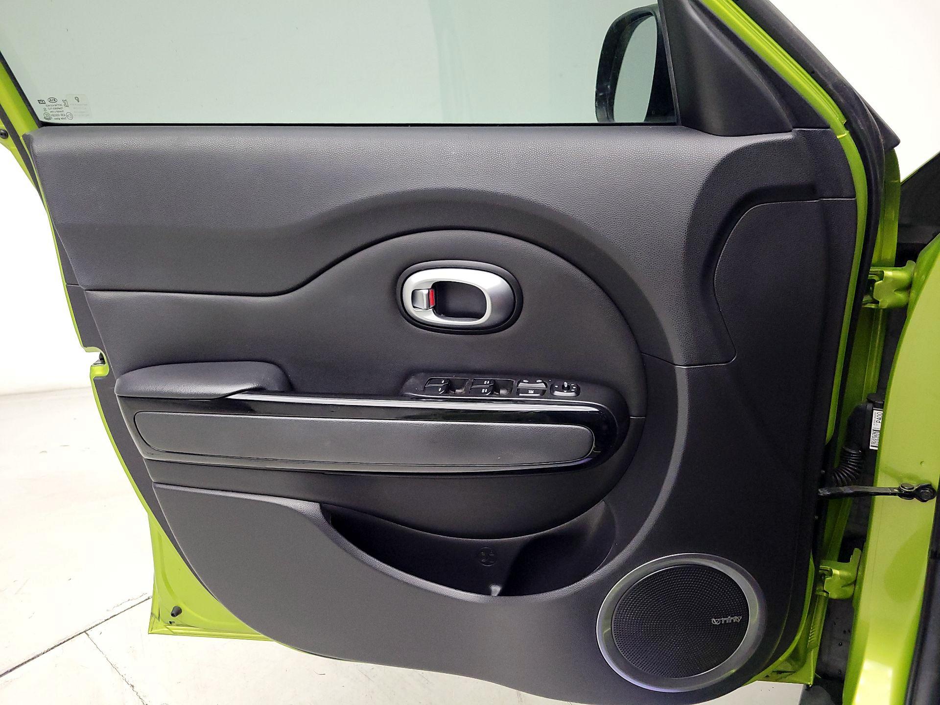 Thumbnail: 2015 Kia Soul - 12