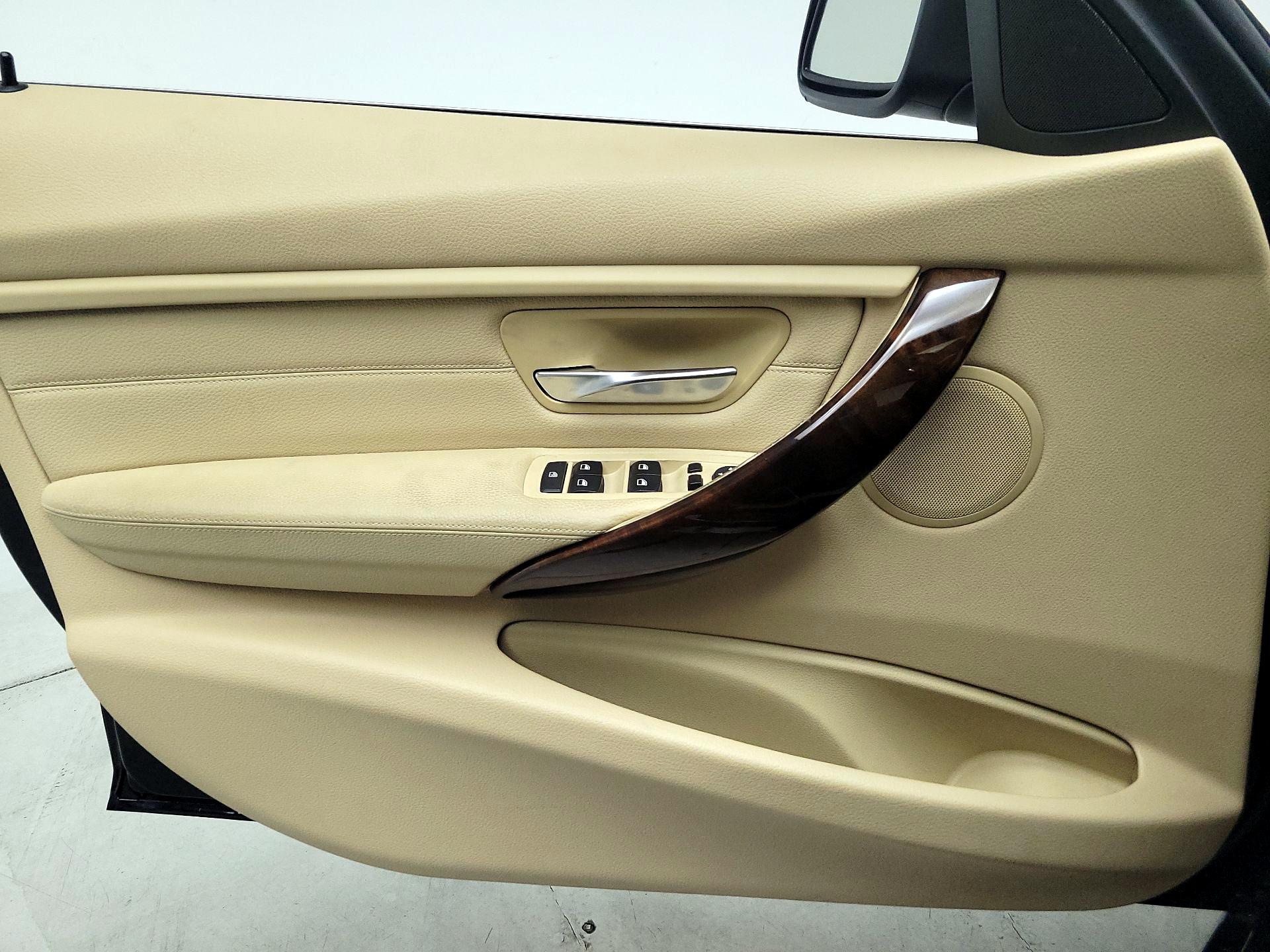 Thumbnail: 2015 BMW 3 Series - 12