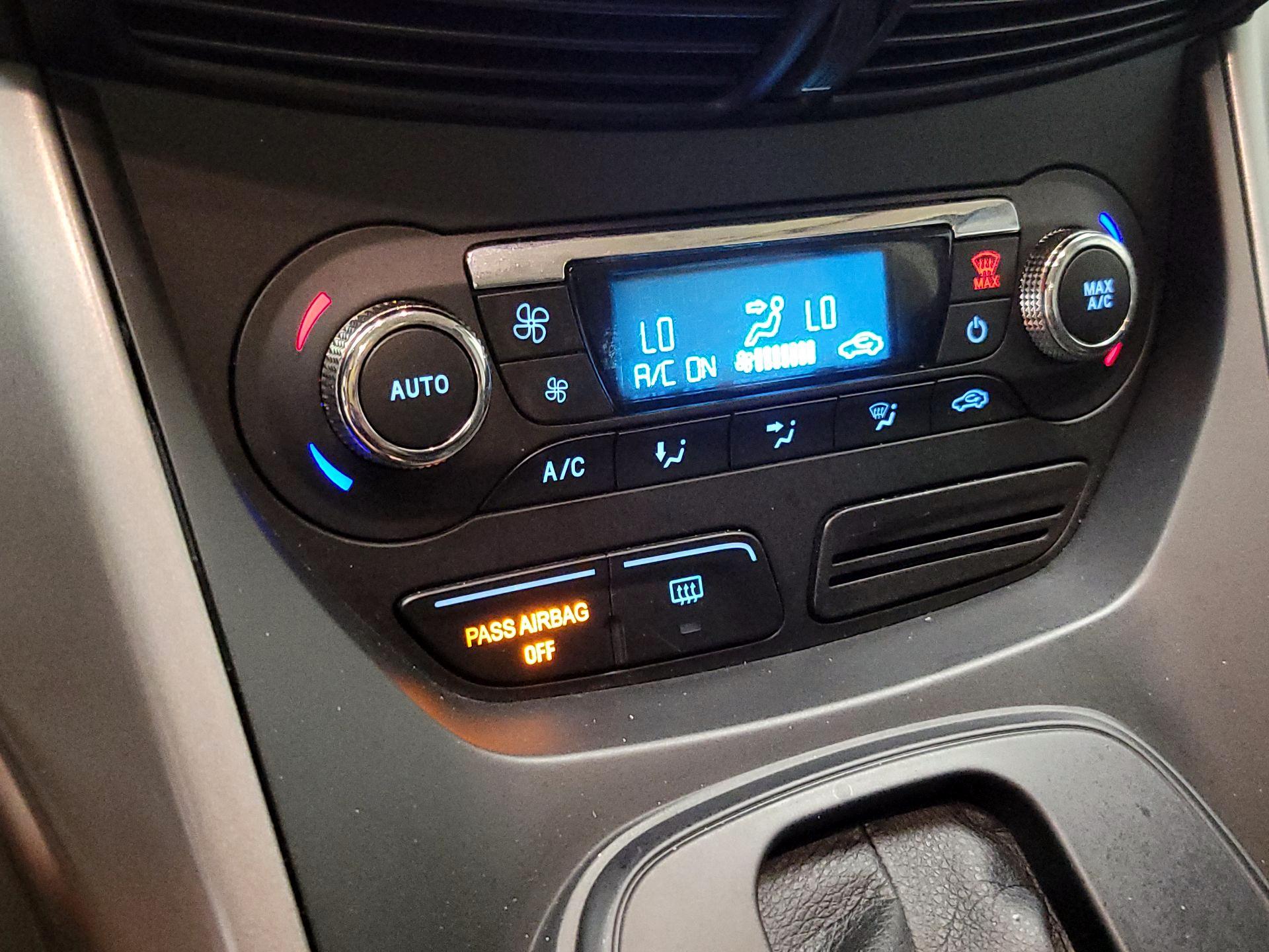 Thumbnail: 2016 Ford Escape - 17