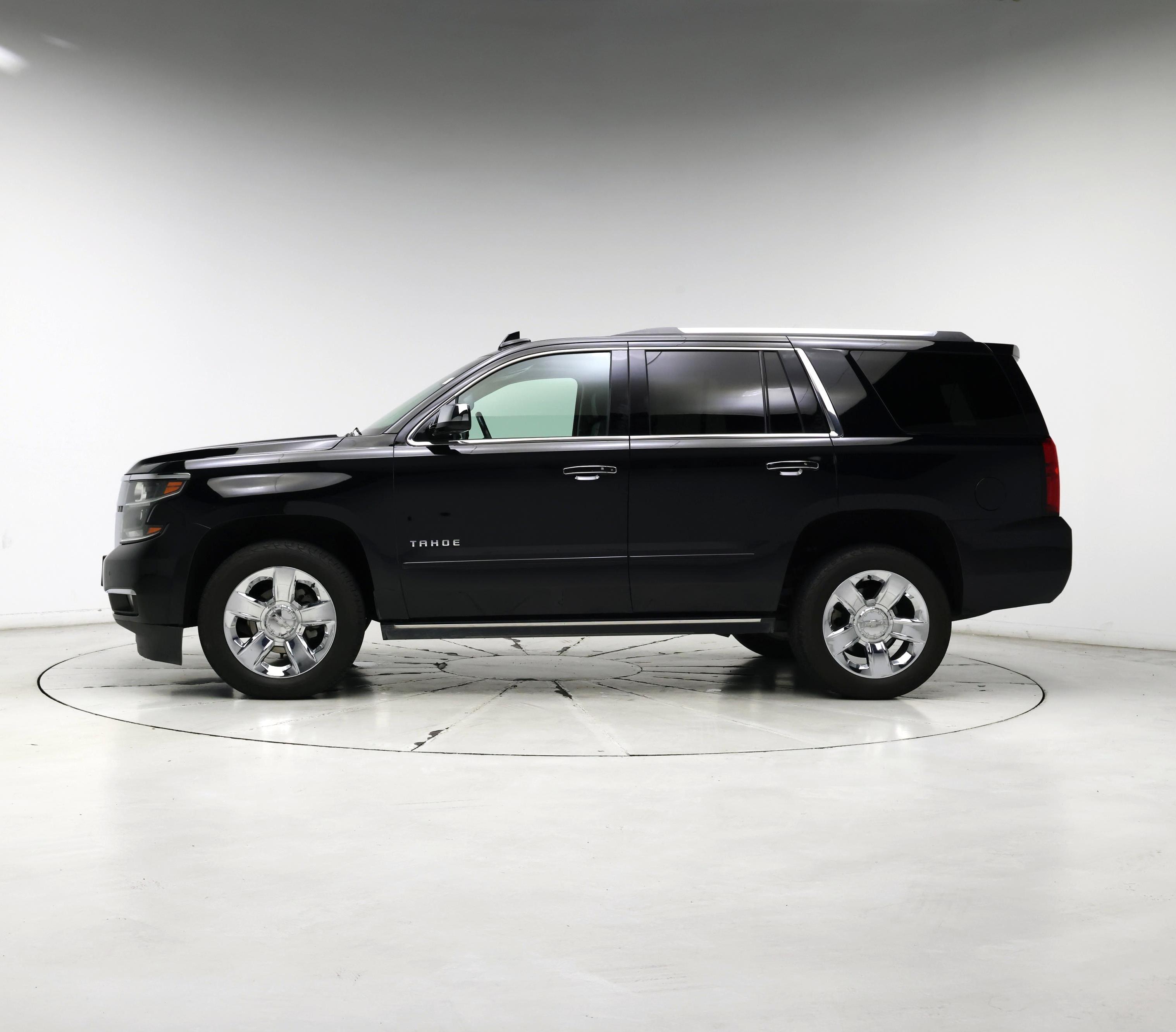 Thumbnail: 2019 Chevrolet Tahoe - 3