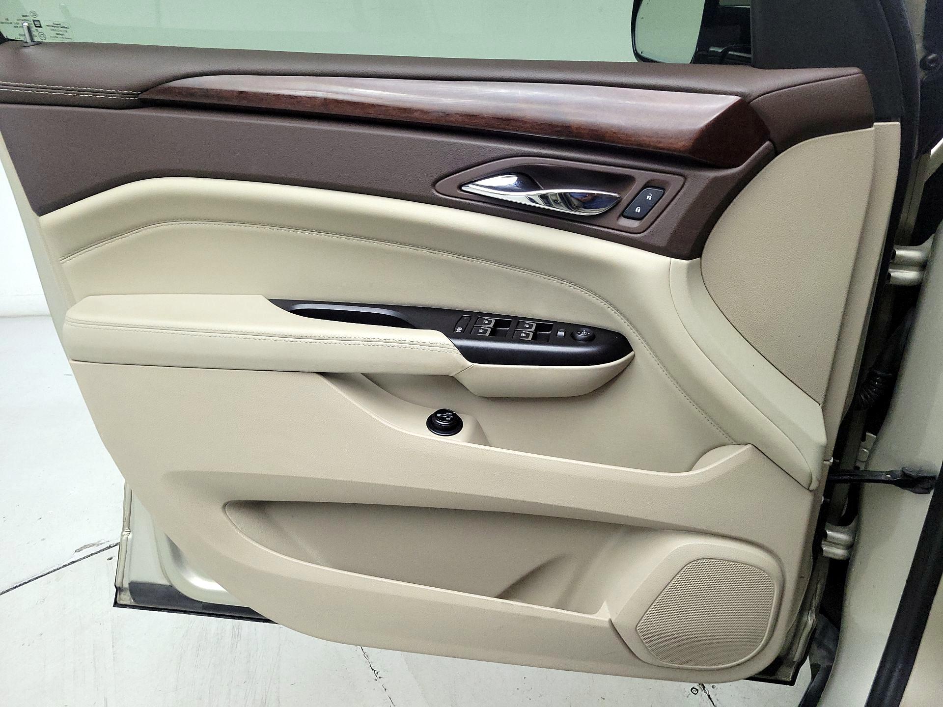 Thumbnail: 2016 Cadillac SRX - 12