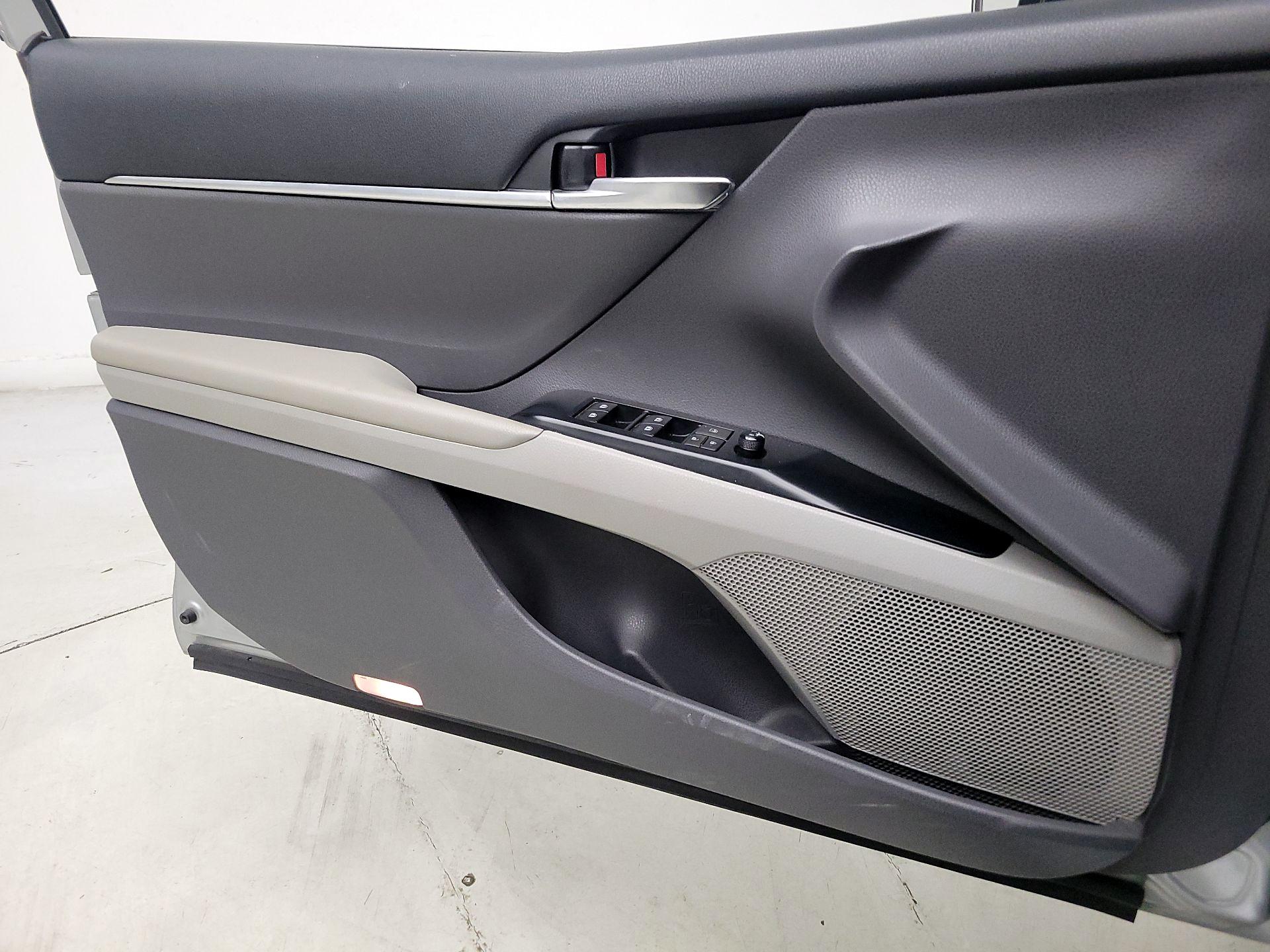 Thumbnail: 2019 Toyota Camry - 12