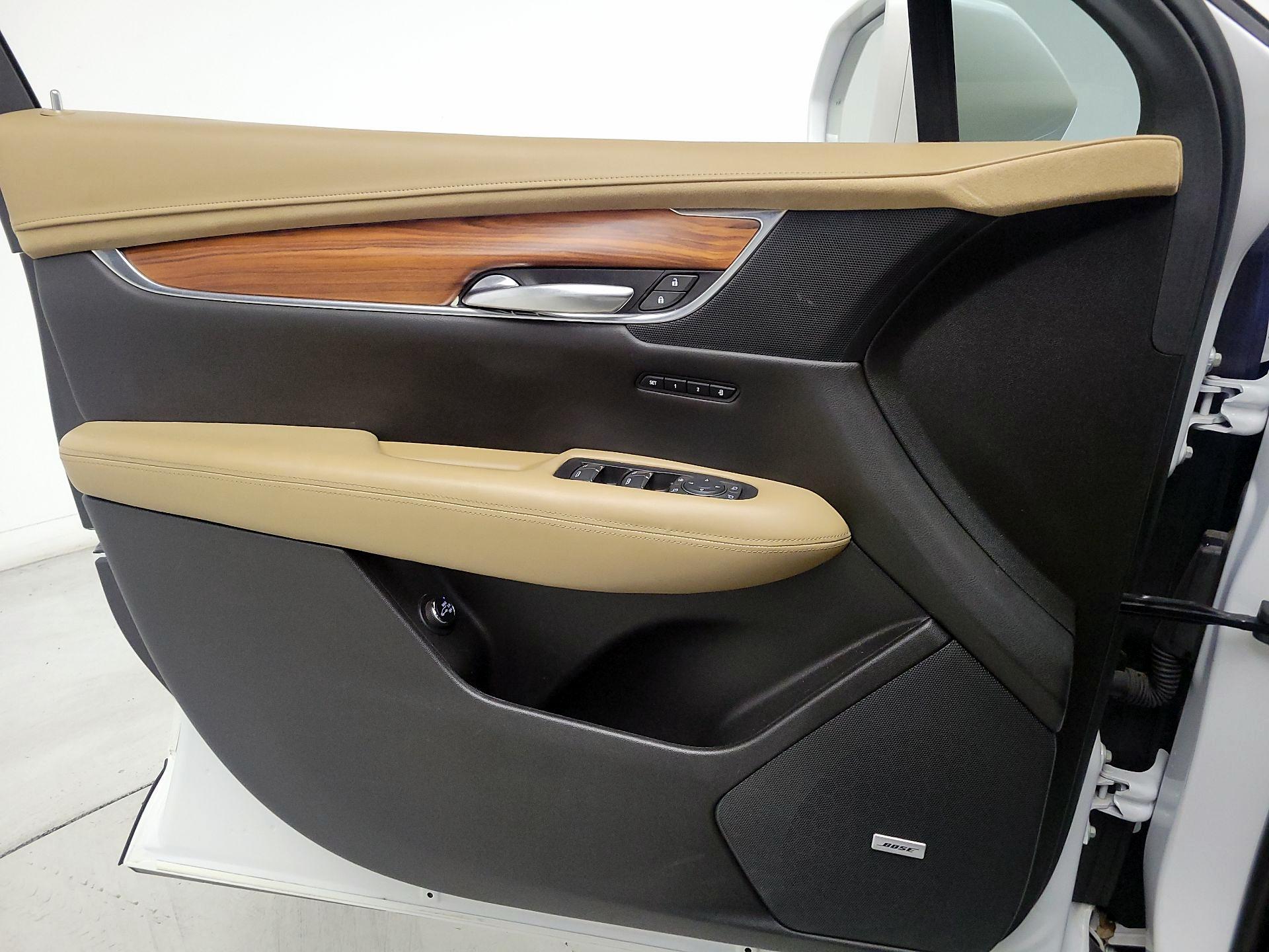 Thumbnail: 2019 Cadillac XT5 - 12