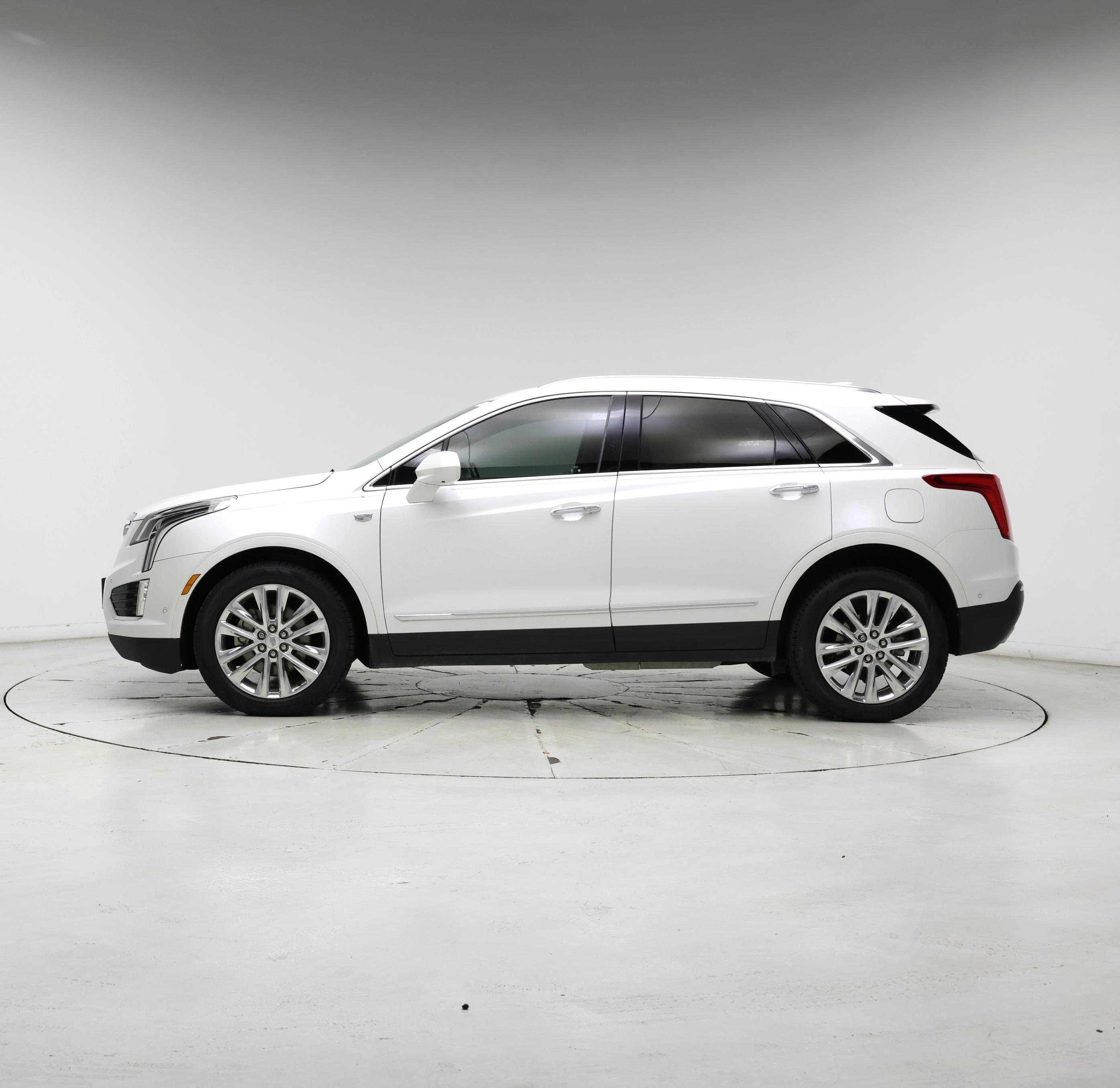 Thumbnail: 2019 Cadillac XT5 - 3