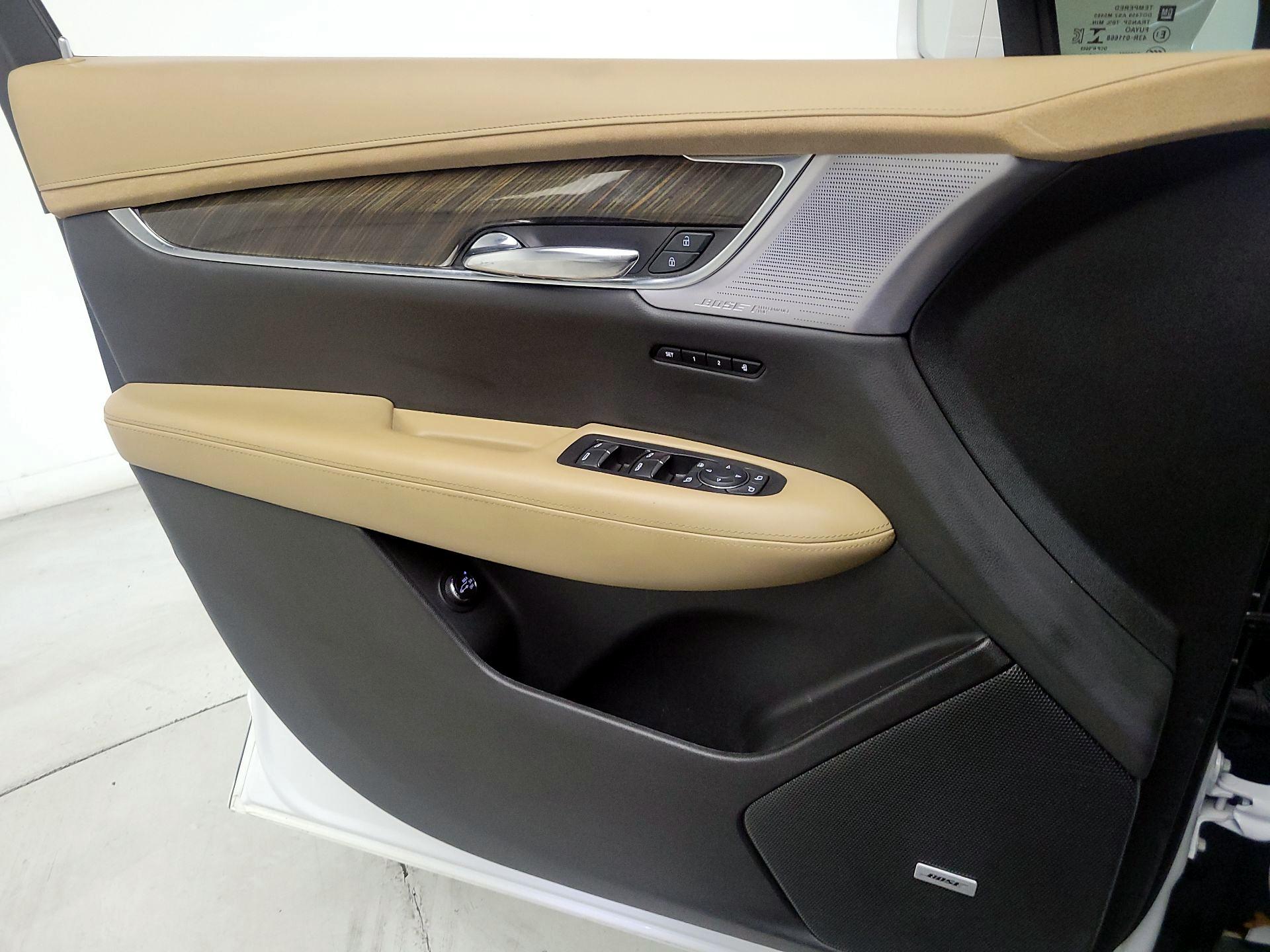 Thumbnail: 2020 Cadillac XT6 - 12