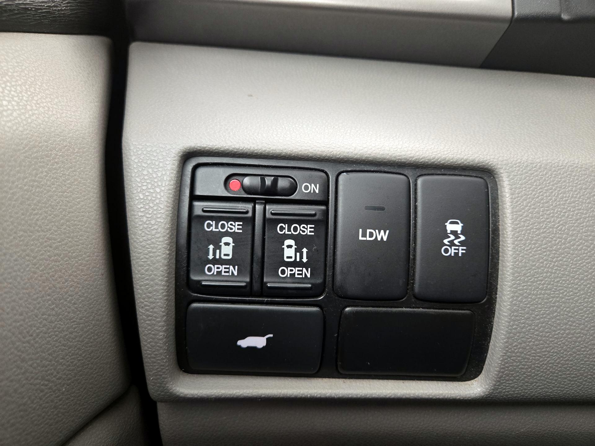 Thumbnail: 2015 Honda Odyssey - 13