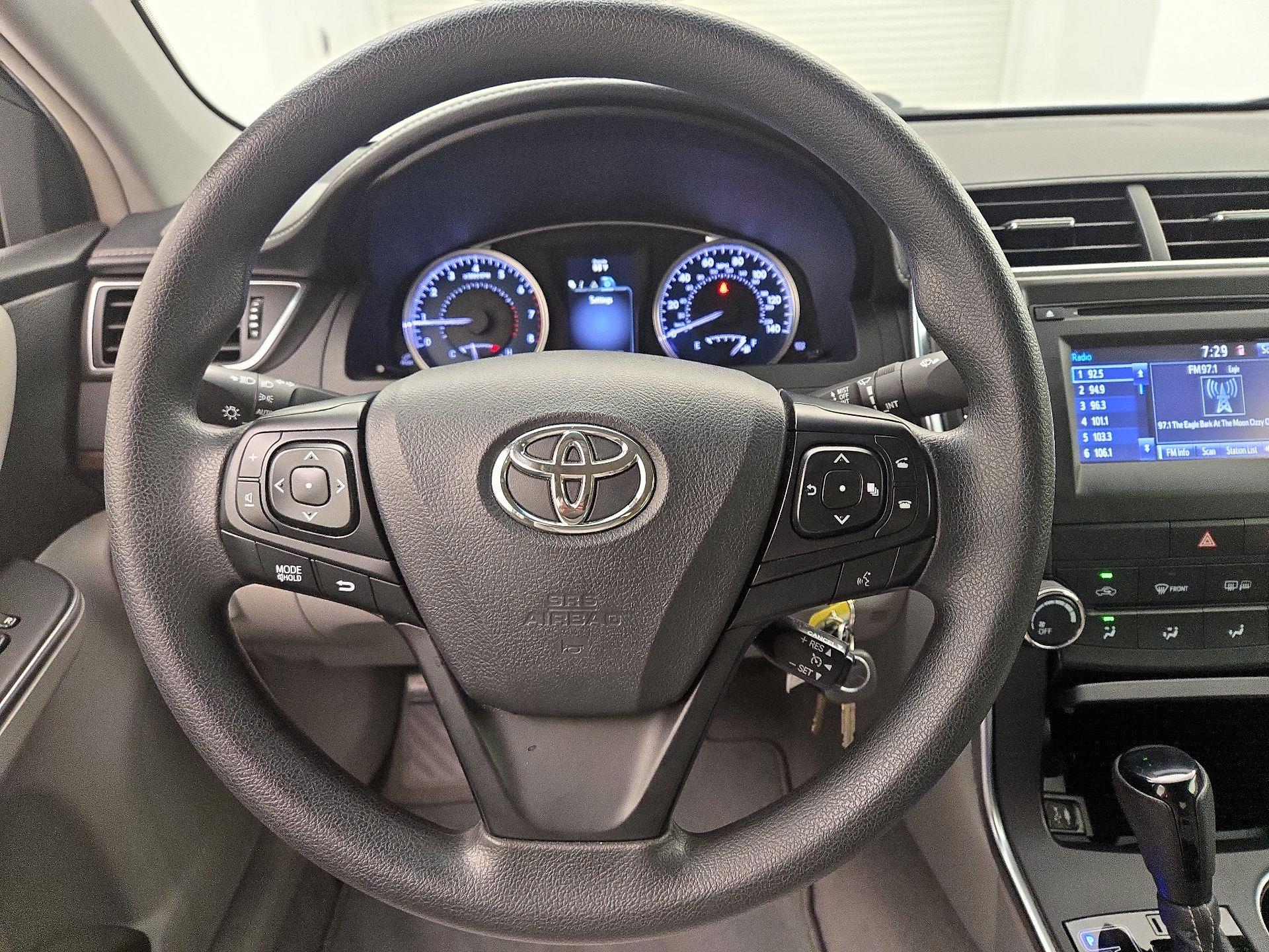 Thumbnail: 2016 Toyota Camry - 10