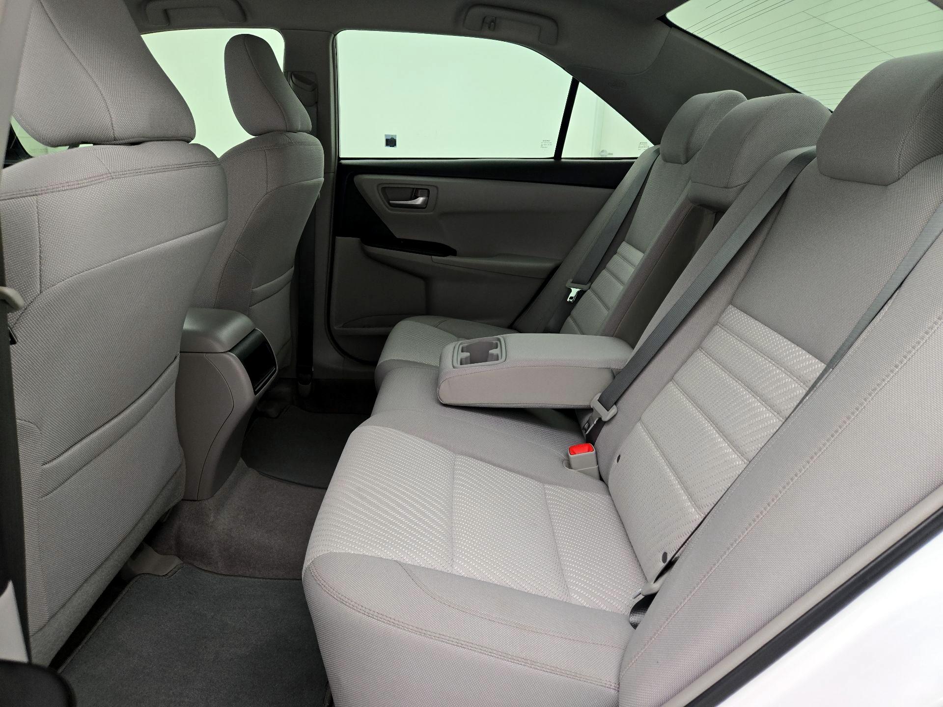 Thumbnail: 2016 Toyota Camry - 18