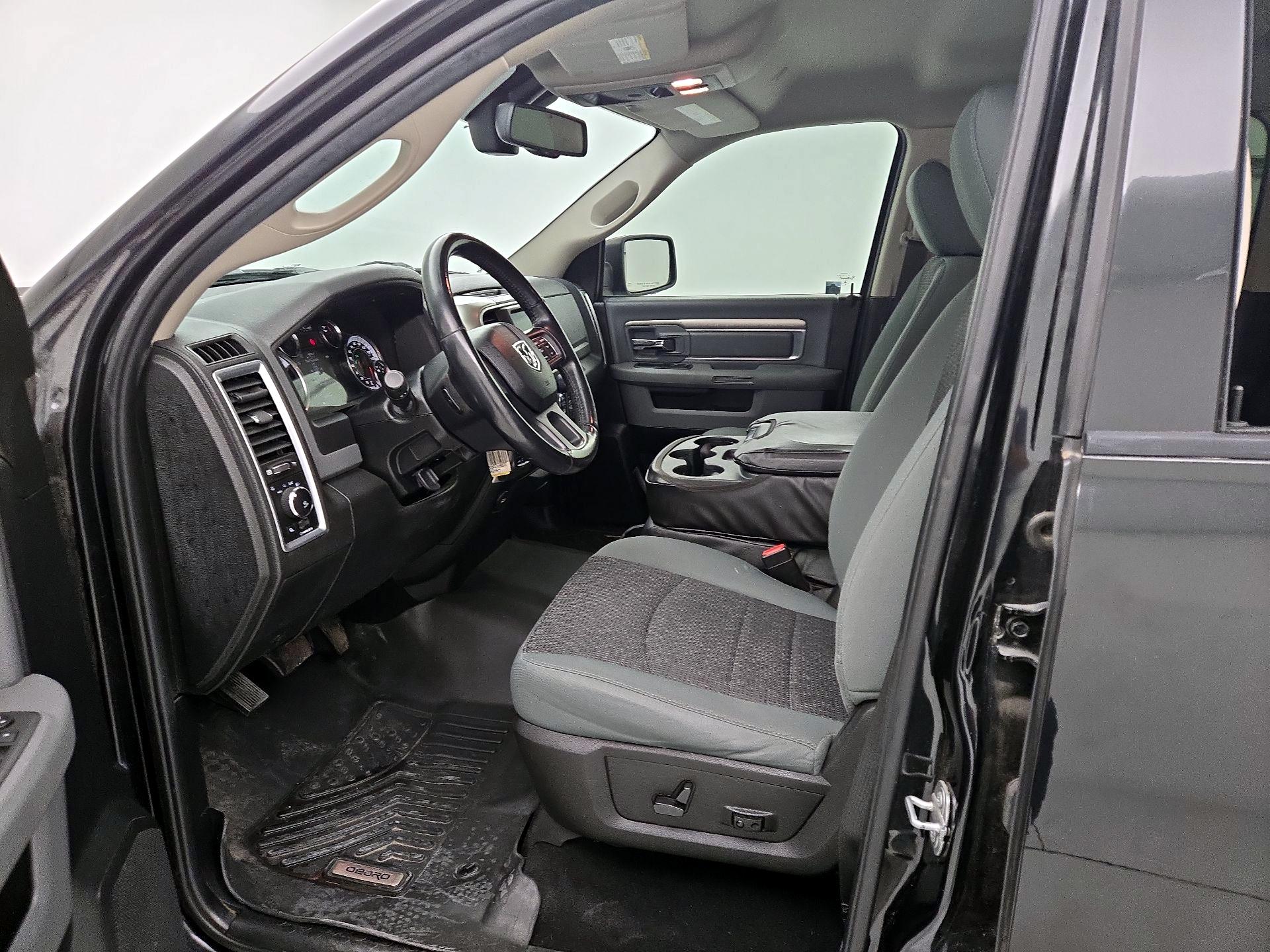 Thumbnail: 2019 RAM 1500 Classic - 11