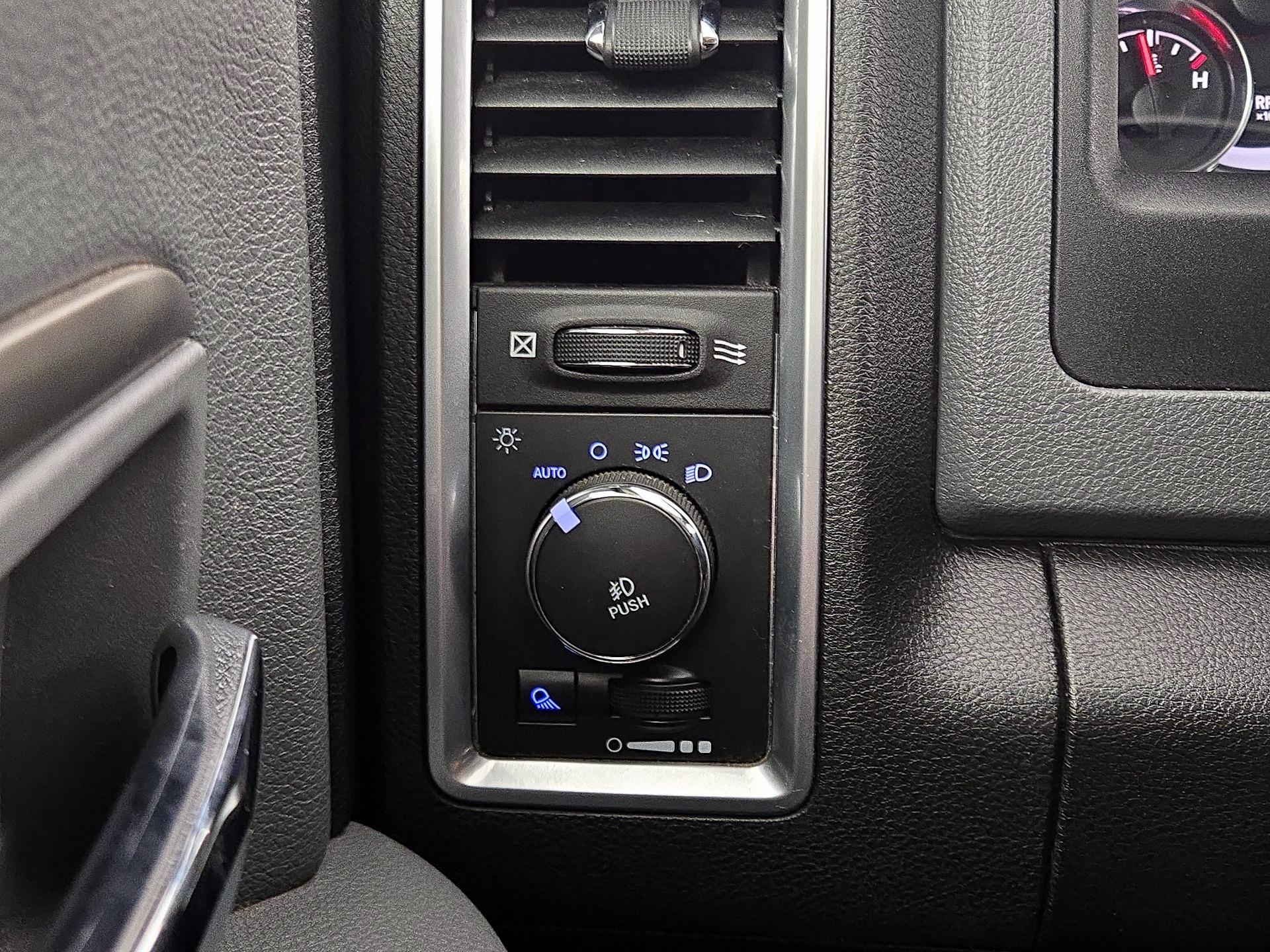 Thumbnail: 2019 RAM 1500 Classic - 13