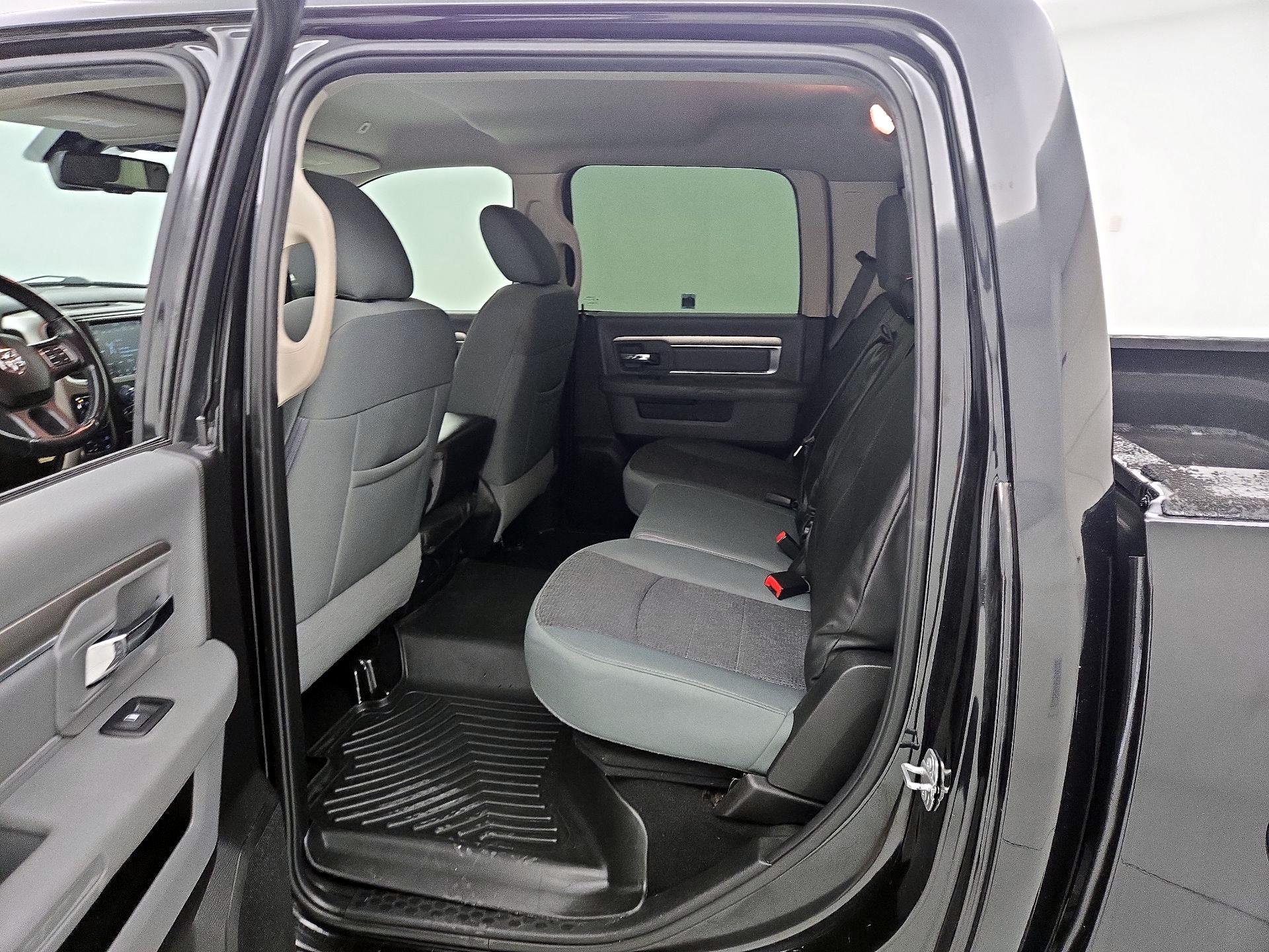 Thumbnail: 2019 RAM 1500 Classic - 19