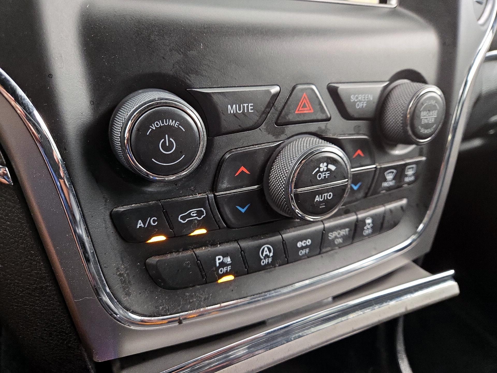 Thumbnail: 2018 Jeep Grand Cherokee - 16