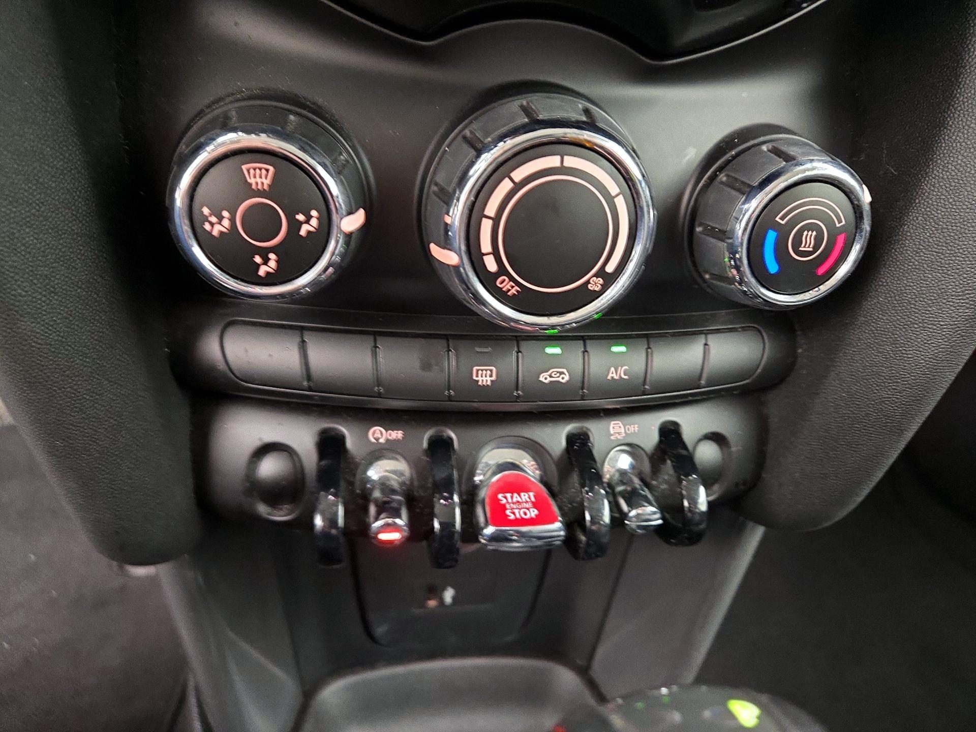 Thumbnail: 2019 MINI Cooper Hardtop - 16