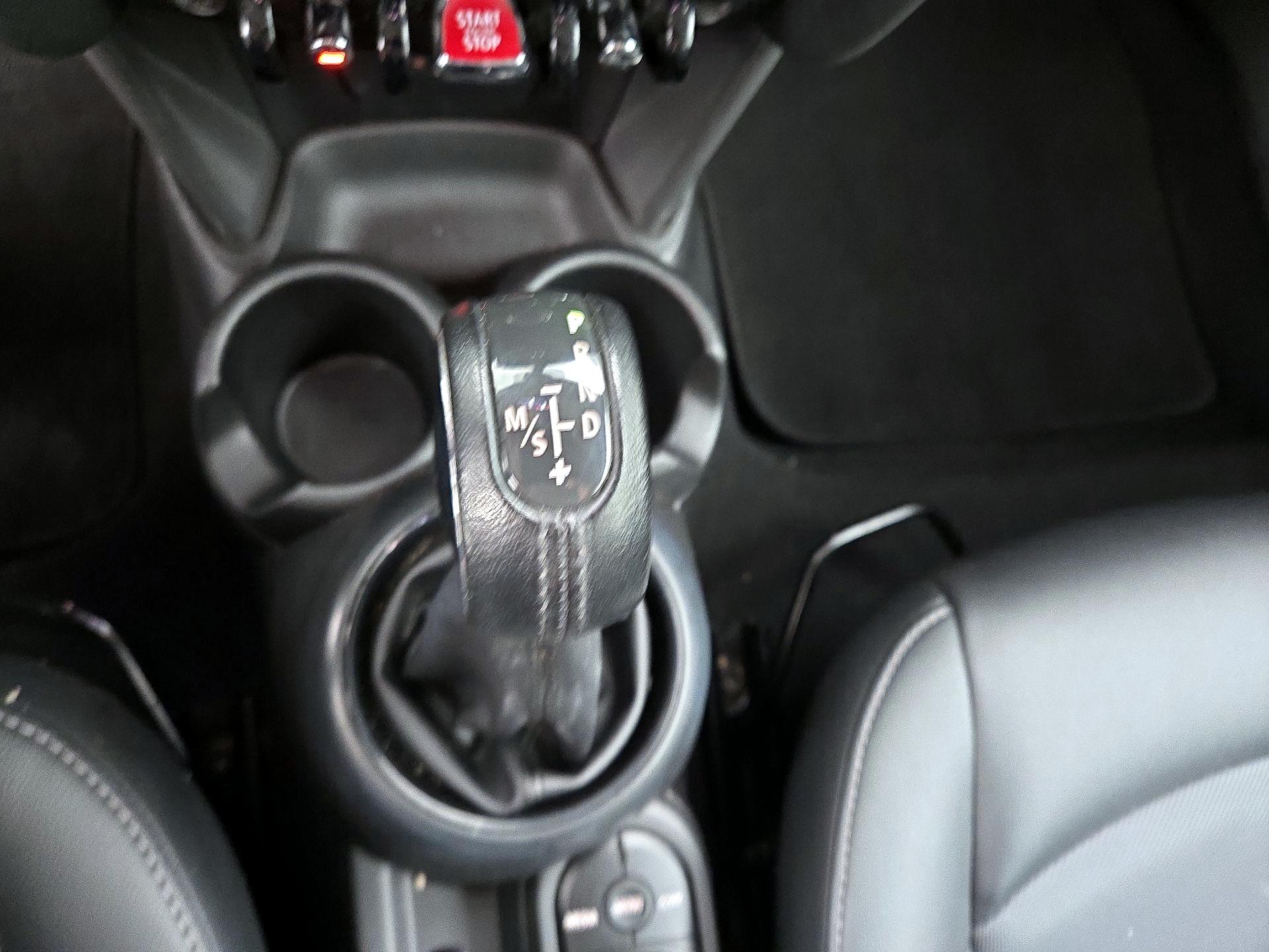 Thumbnail: 2019 MINI Cooper Hardtop - 17