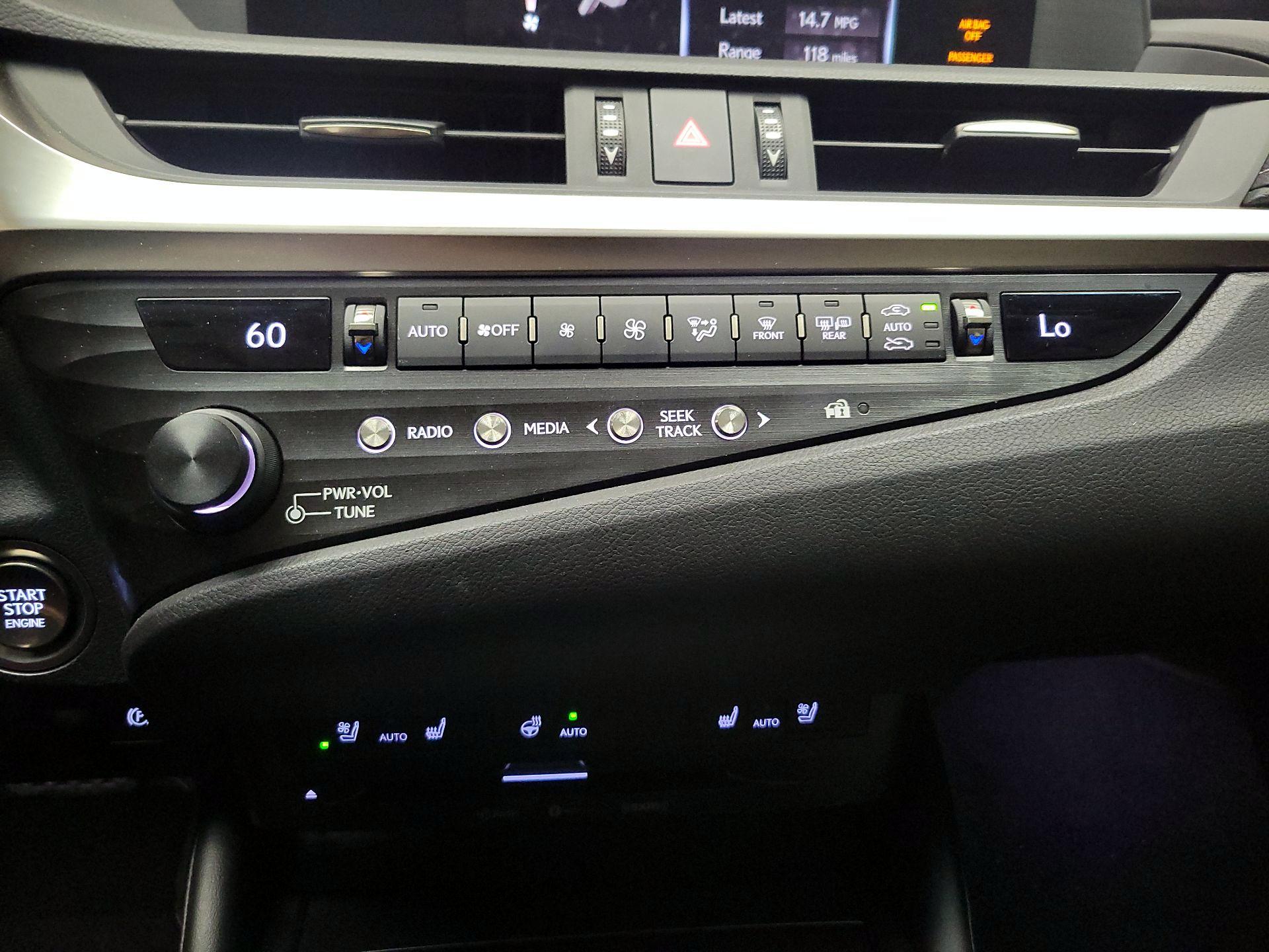 Thumbnail: 2019 Lexus ES - 16