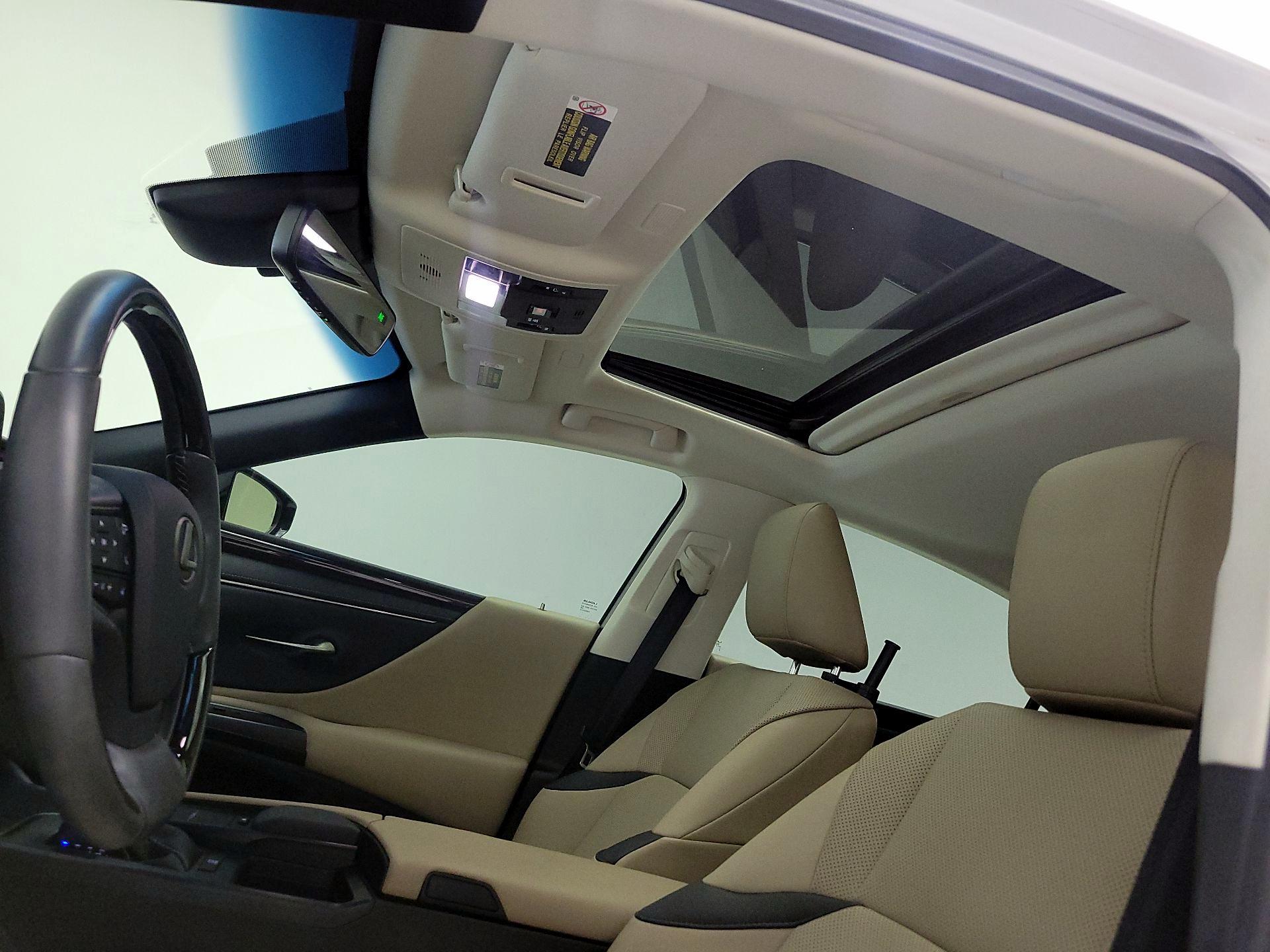 Thumbnail: 2019 Lexus ES - 19