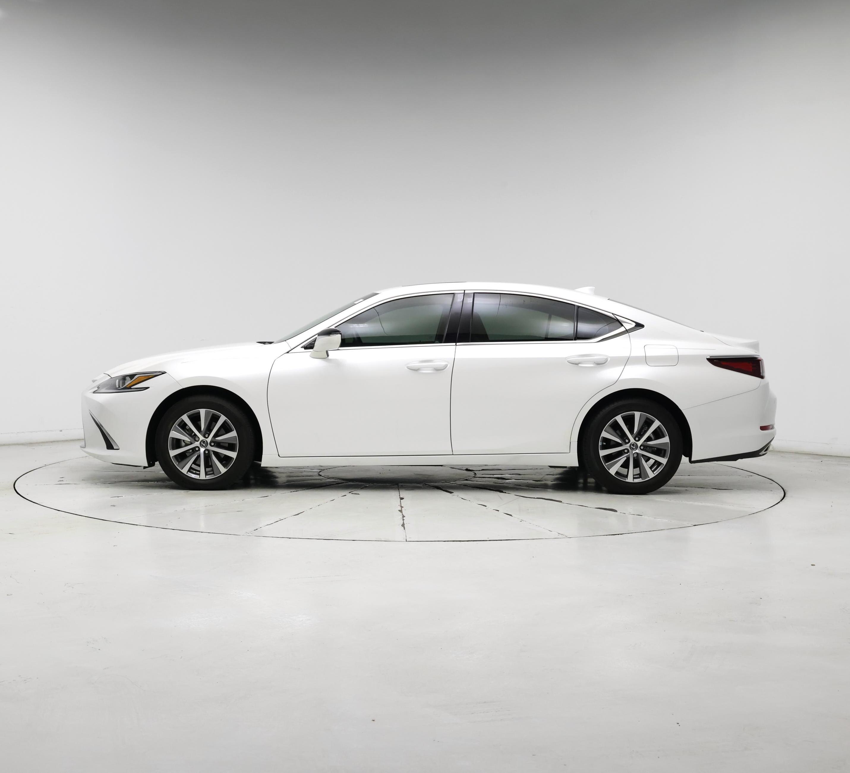 Thumbnail: 2019 Lexus ES - 3