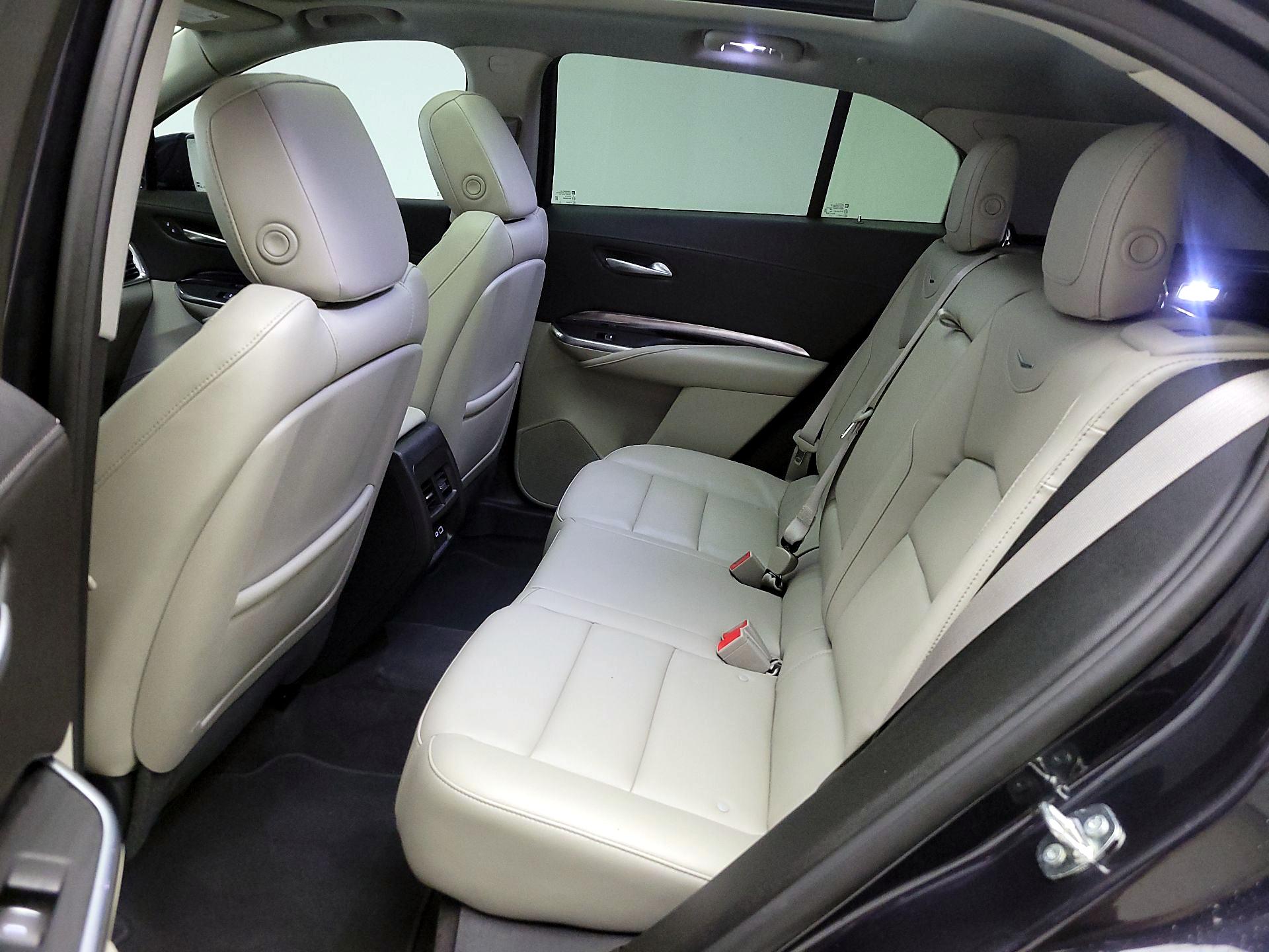 Thumbnail: 2023 Cadillac XT4 - 20