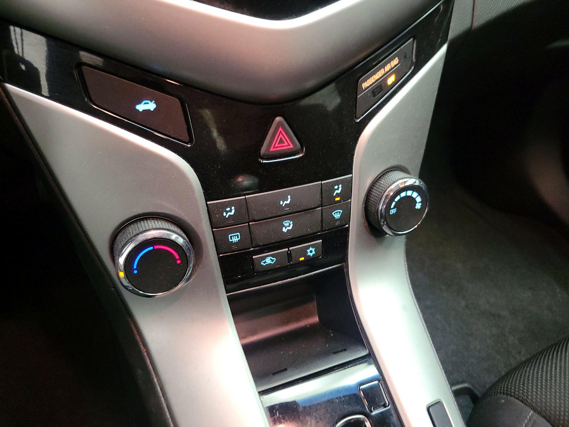 Thumbnail: 2016 Chevrolet Cruze - 16