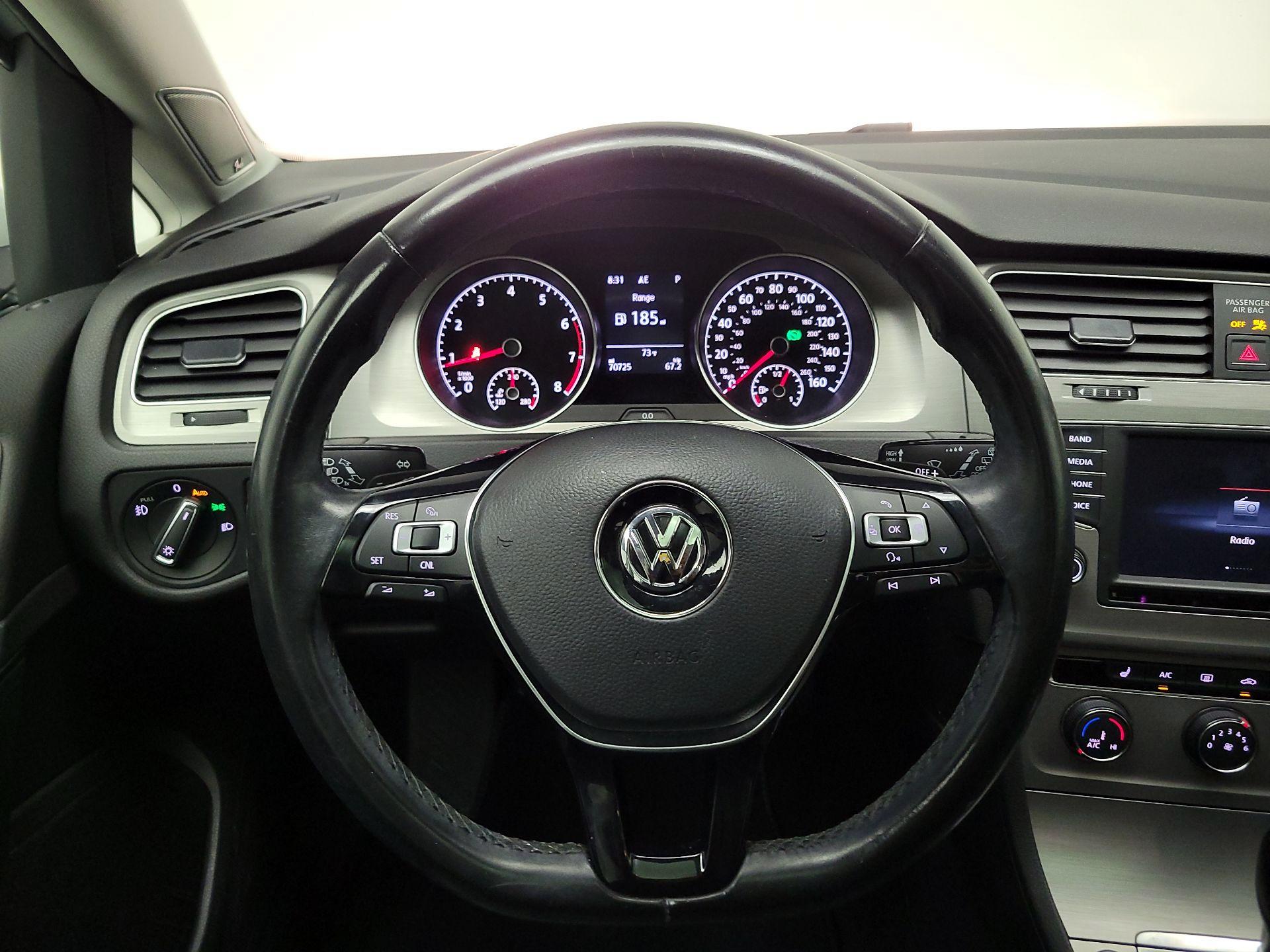 Thumbnail: 2016 Volkswagen Golf - 10