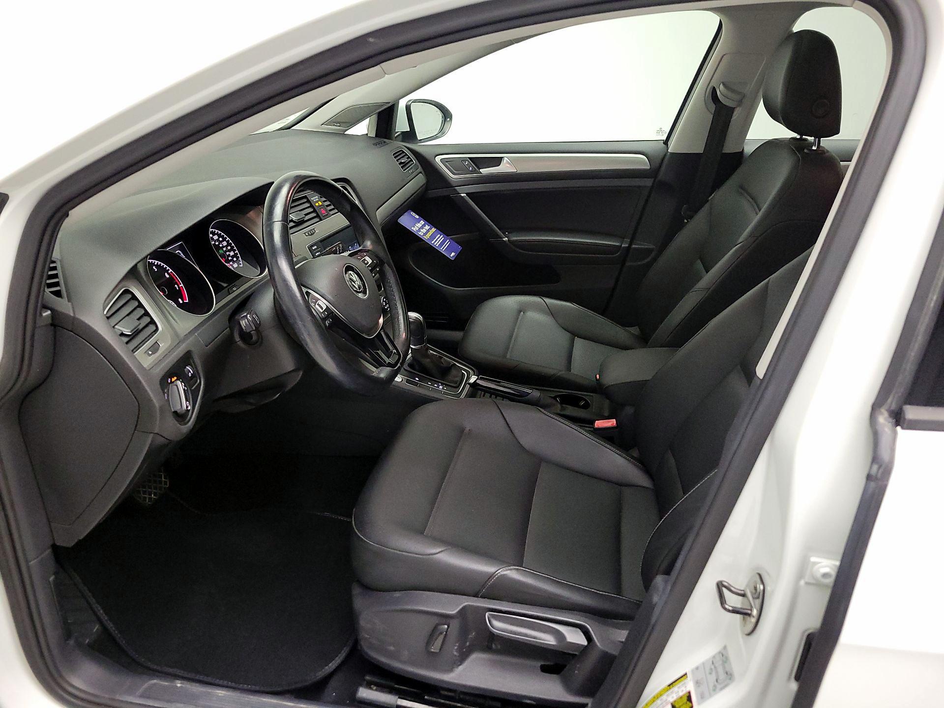 Thumbnail: 2016 Volkswagen Golf - 11