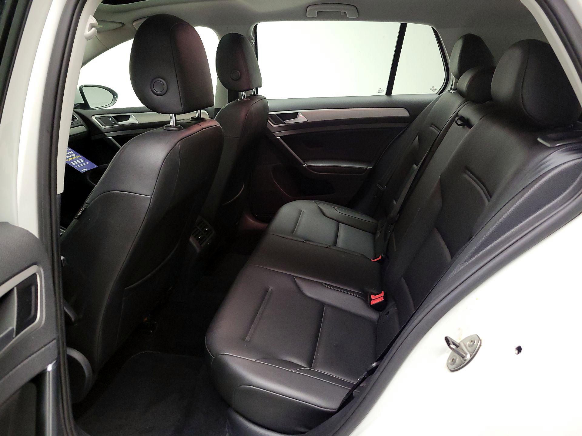 Thumbnail: 2016 Volkswagen Golf - 20