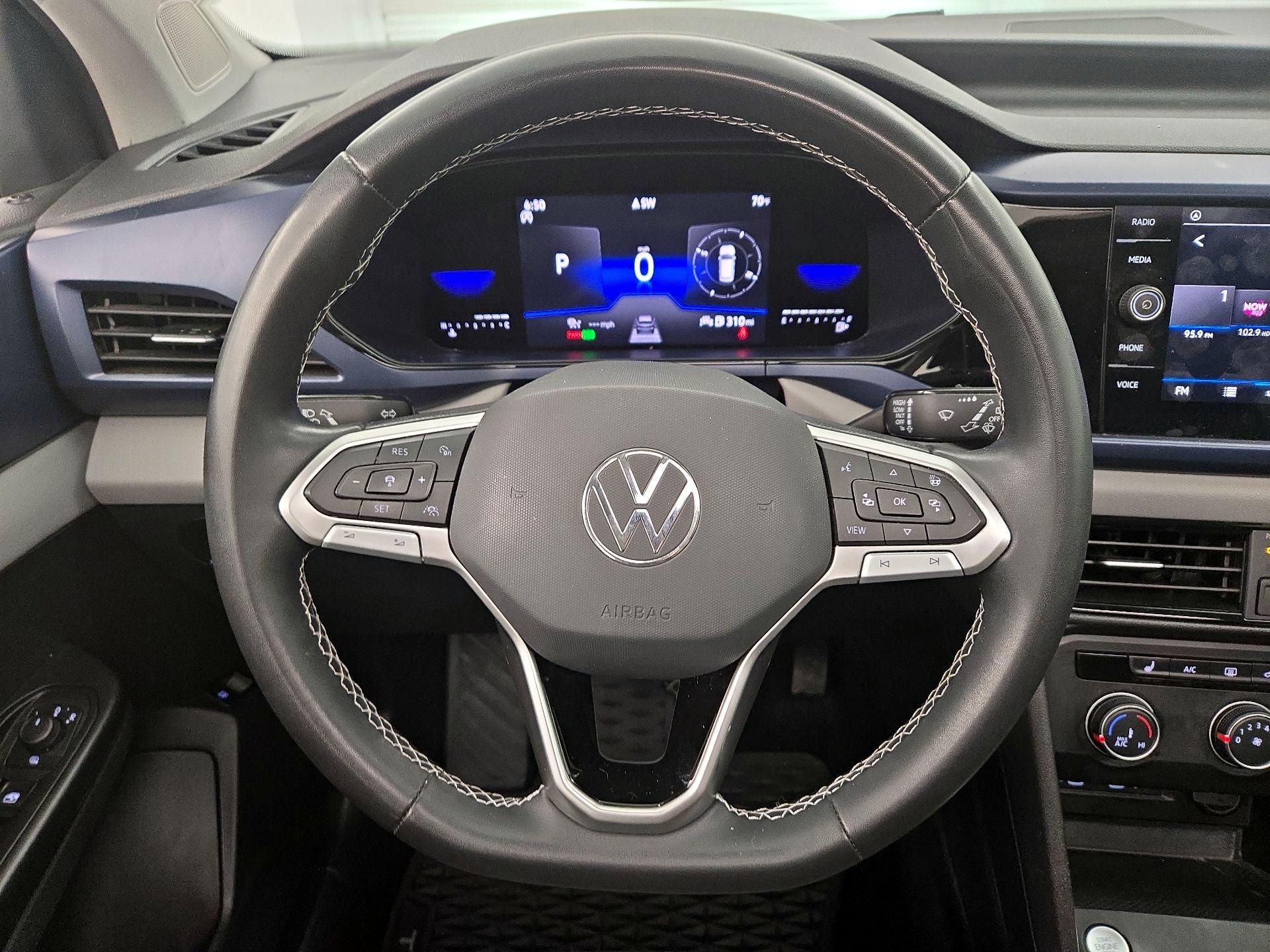 Thumbnail: 2022 Volkswagen Taos - 10