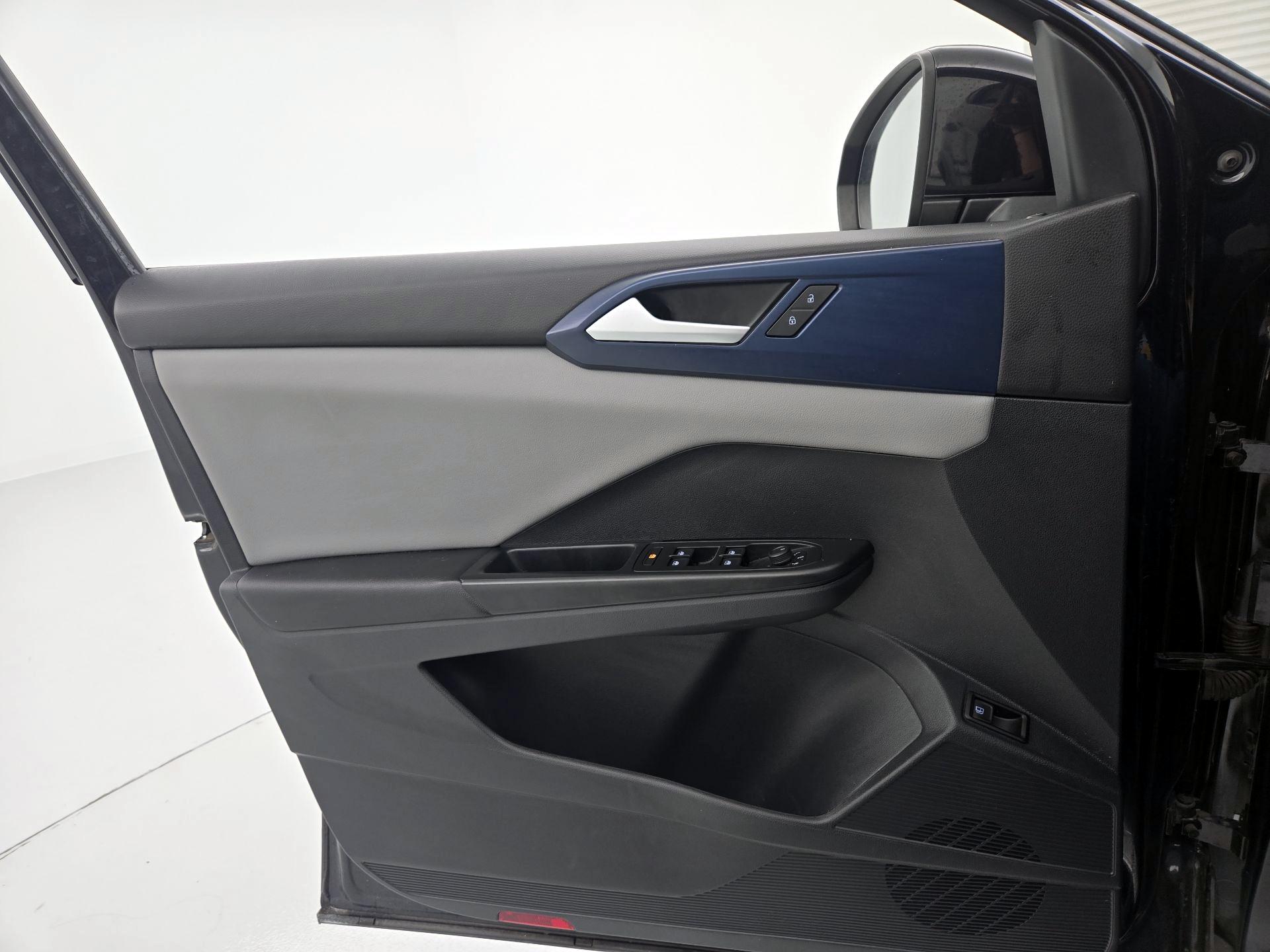 Thumbnail: 2022 Volkswagen Taos - 12