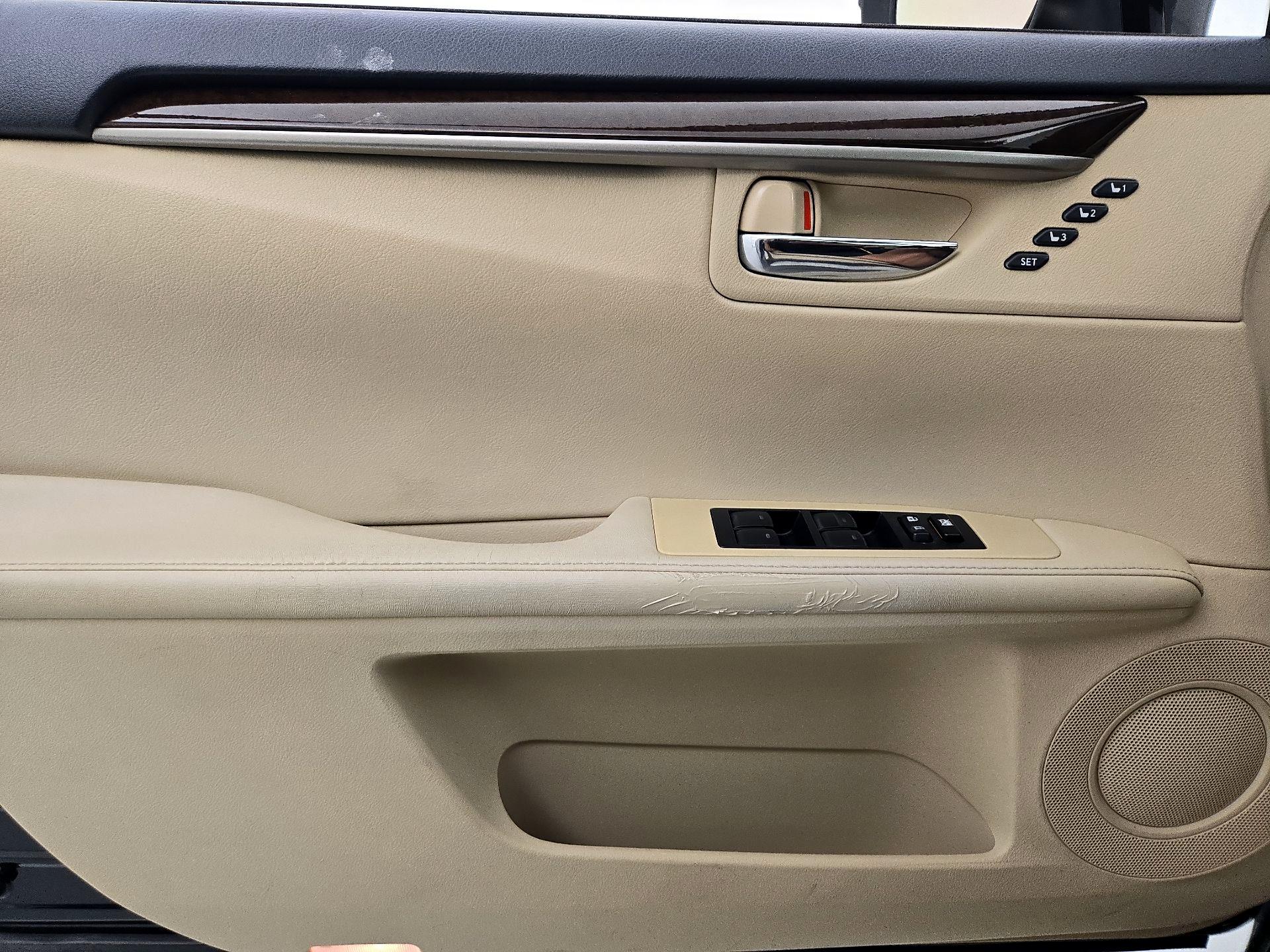 Thumbnail: 2015 Lexus ES - 12