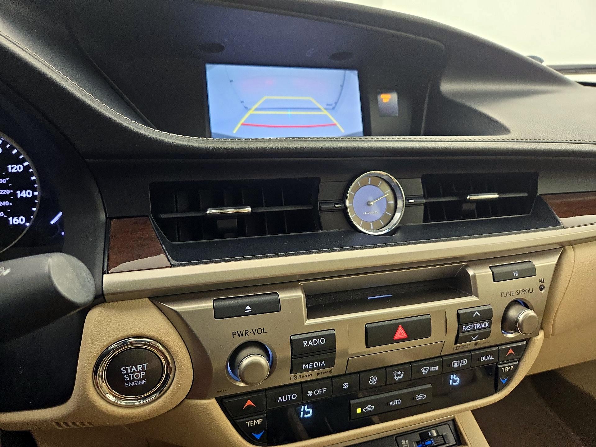 Thumbnail: 2015 Lexus ES - 14