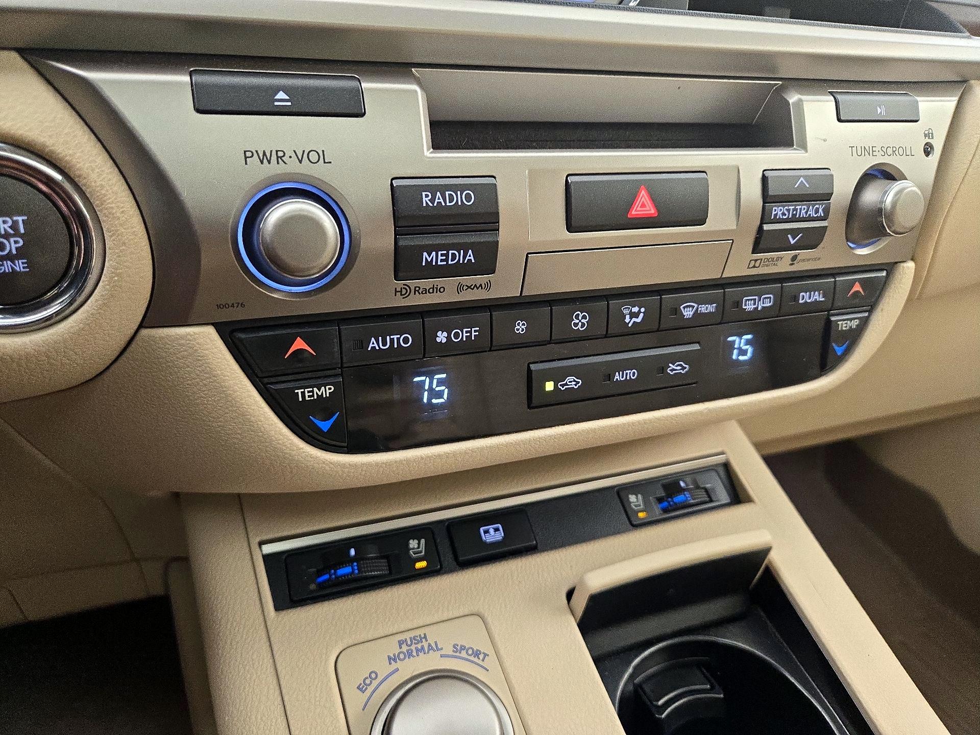 Thumbnail: 2015 Lexus ES - 16